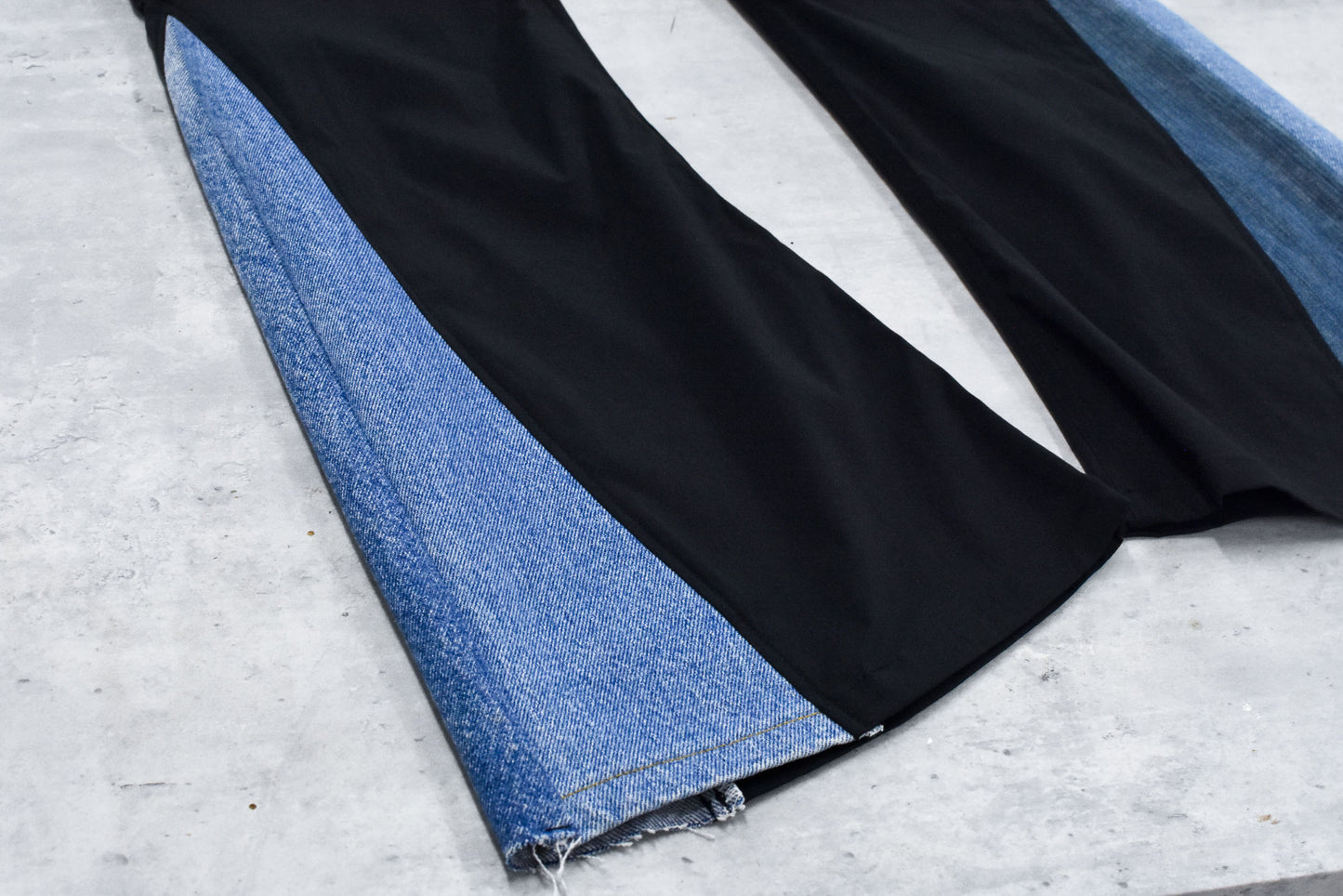 BODYSONG. / RECONSTRUCTED BK FLARE PT - BLACK