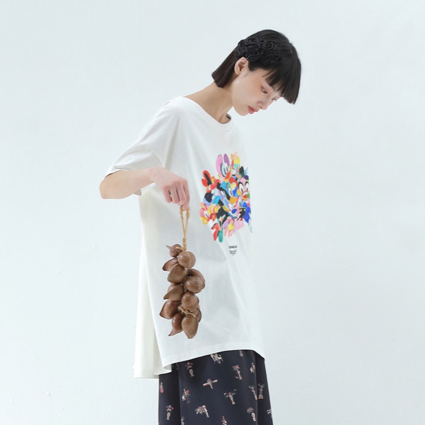 BEDSIDEDRAMA / 先行予約 CHAO:S HEAD Flare T-Shirt - WHITE