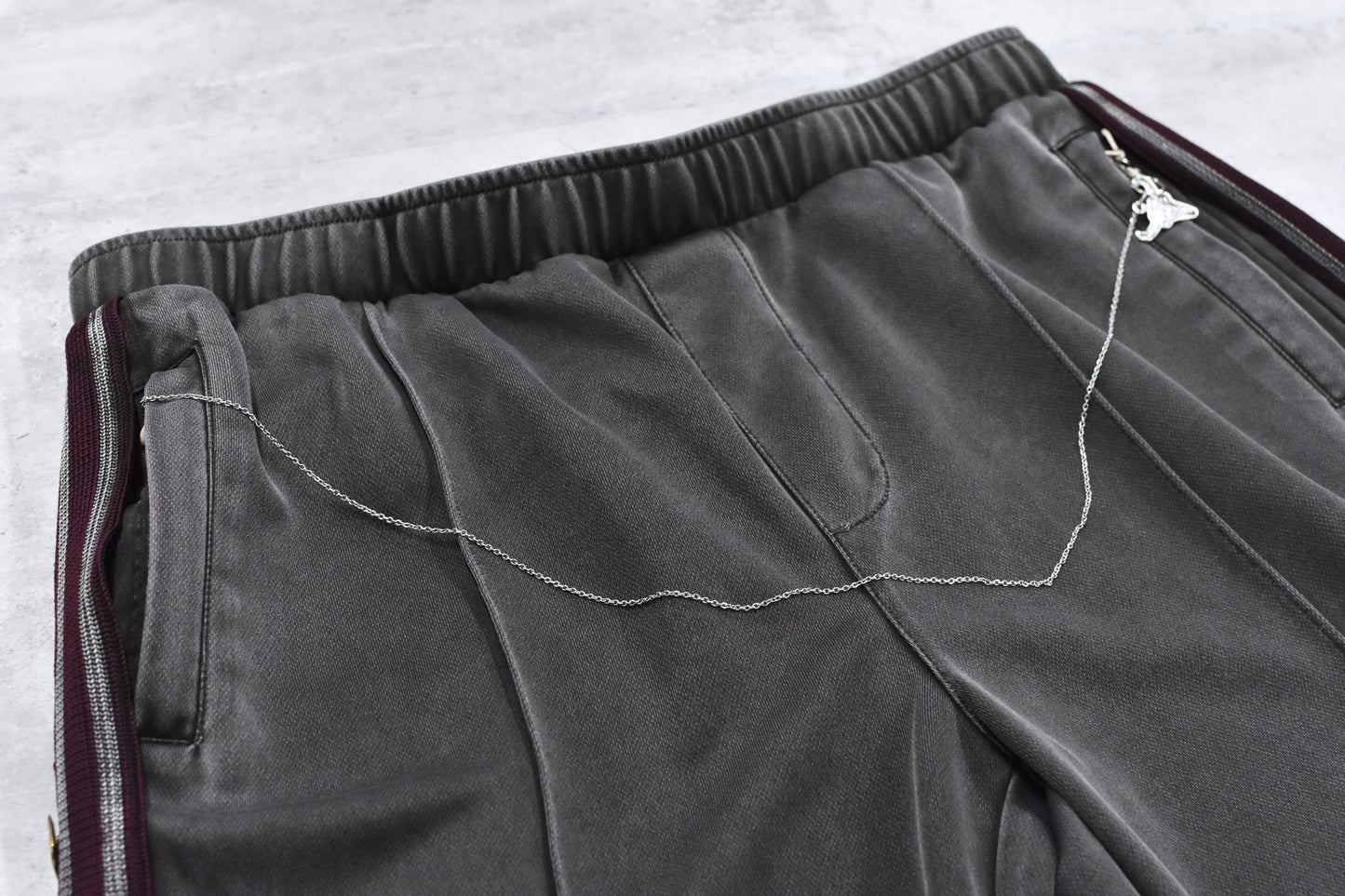 BODYSONG. / PIGMENT-DYED DISTRESSED TRACK TROUSERS - GREY