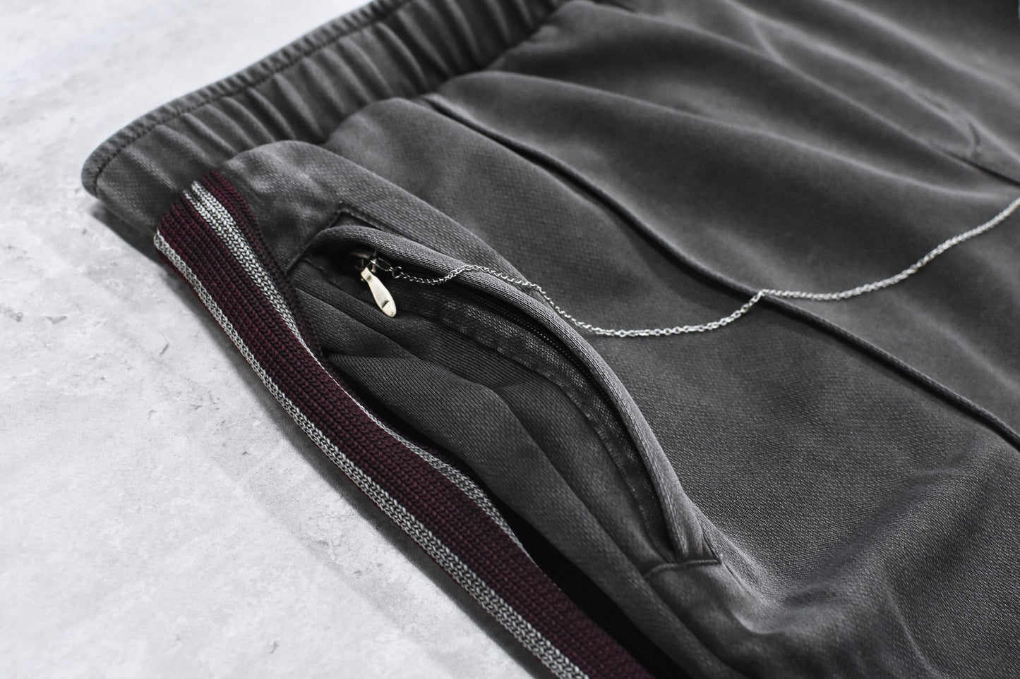BODYSONG. / PIGMENT-DYED DISTRESSED TRACK TROUSERS - GREY