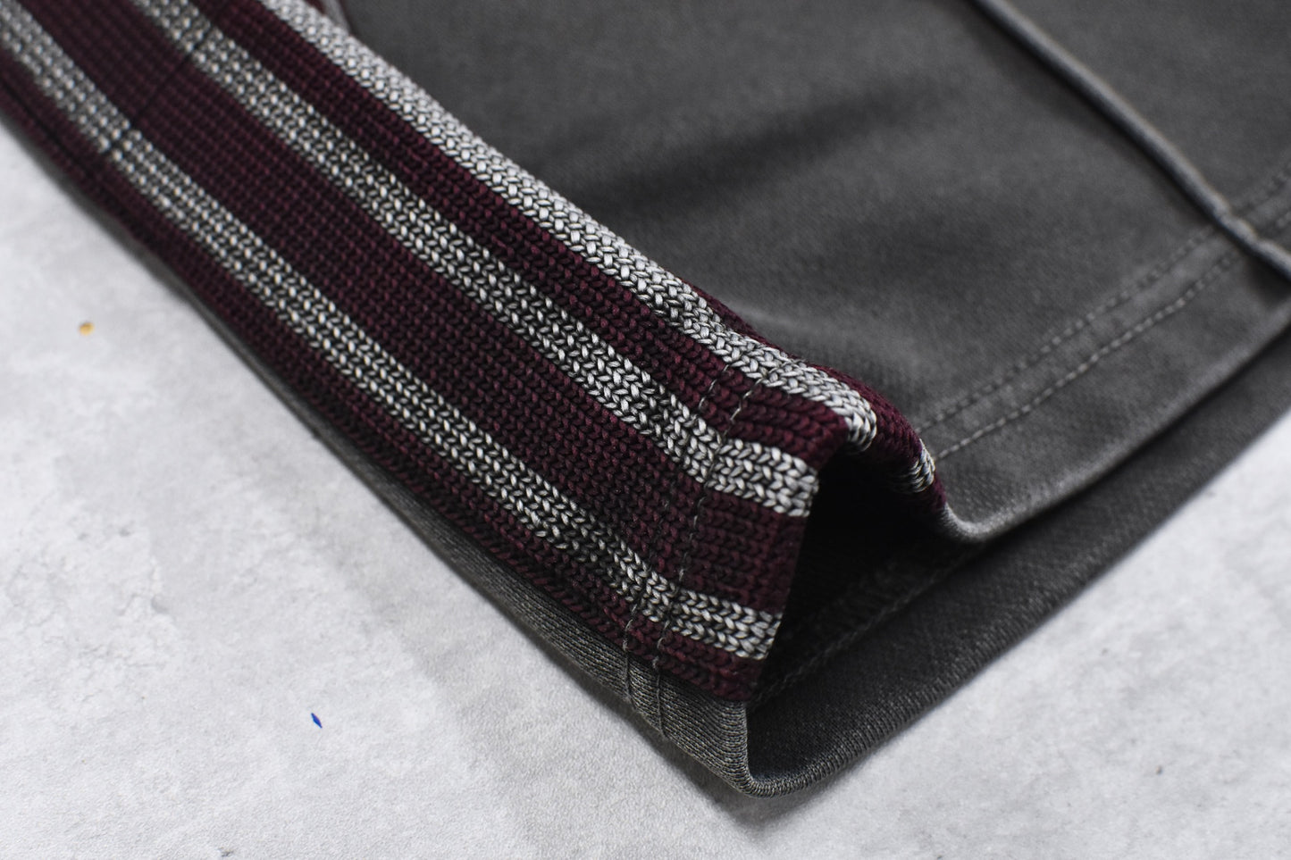 BODYSONG. / PIGMENT-DYED DISTRESSED TRACK TROUSERS - GREY