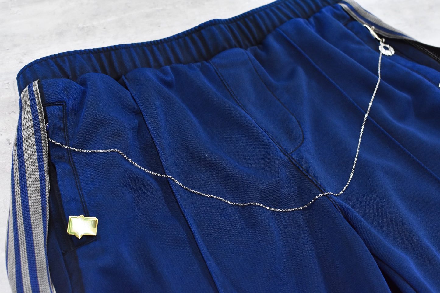 BODYSONG. / PIGMENT-DYED DISTRESSED TRACK TROUSERS - BLUE