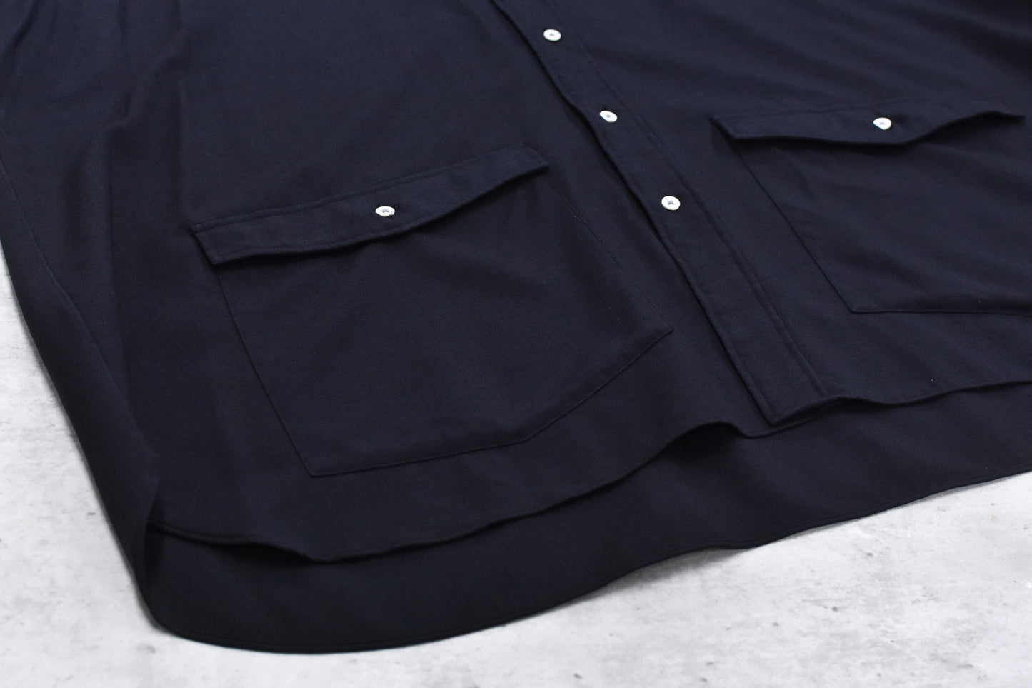 BODYSONG. / BEAUTIFUL GRADIENT DEFORMATION SHIRT - BLUE