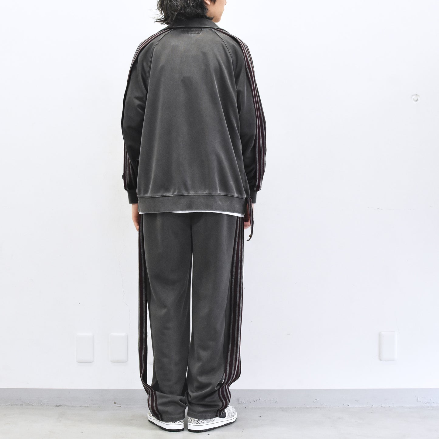 BODYSONG. / PIGMENT-DYED DISTRESSED TRACK TROUSERS - GREY