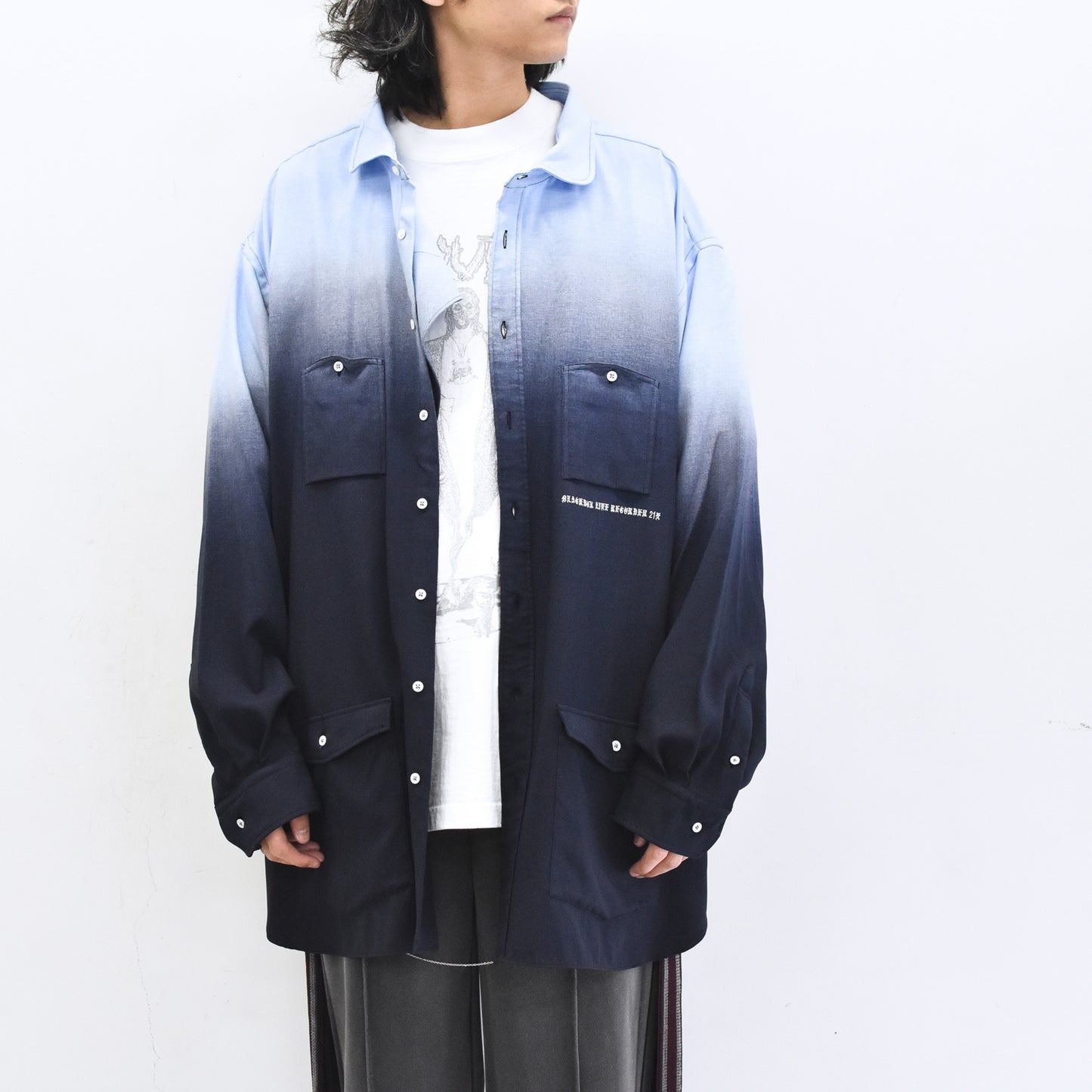 BODYSONG. / BEAUTIFUL GRADIENT DEFORMATION SHIRT - BLUE
