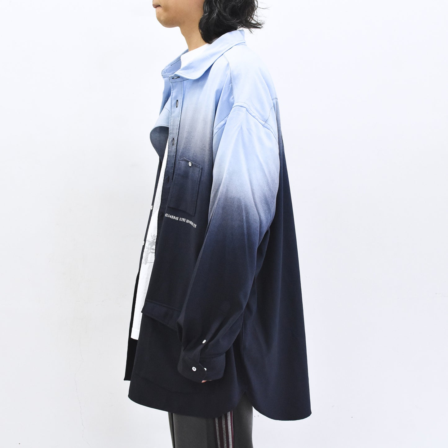 BODYSONG. / BEAUTIFUL GRADIENT DEFORMATION SHIRT - BLUE