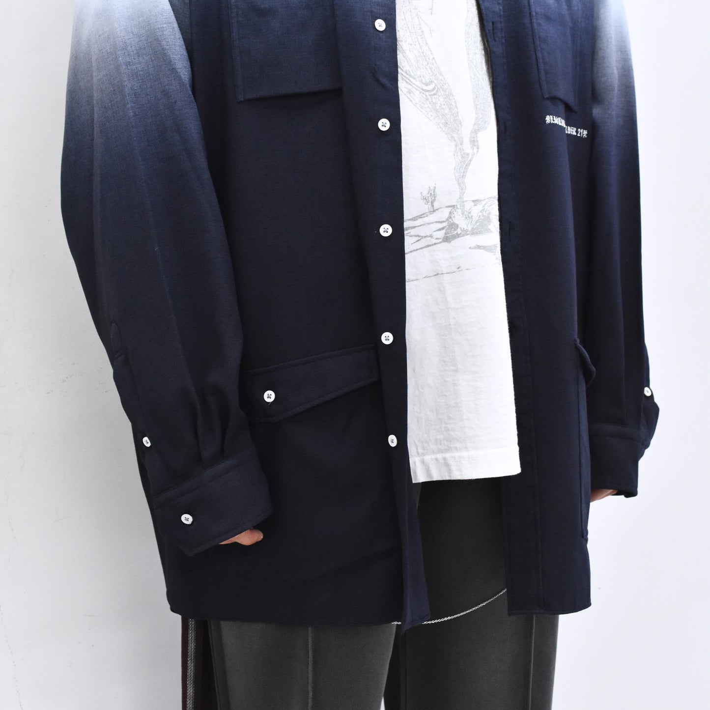 BODYSONG. / BEAUTIFUL GRADIENT DEFORMATION SHIRT - BLUE