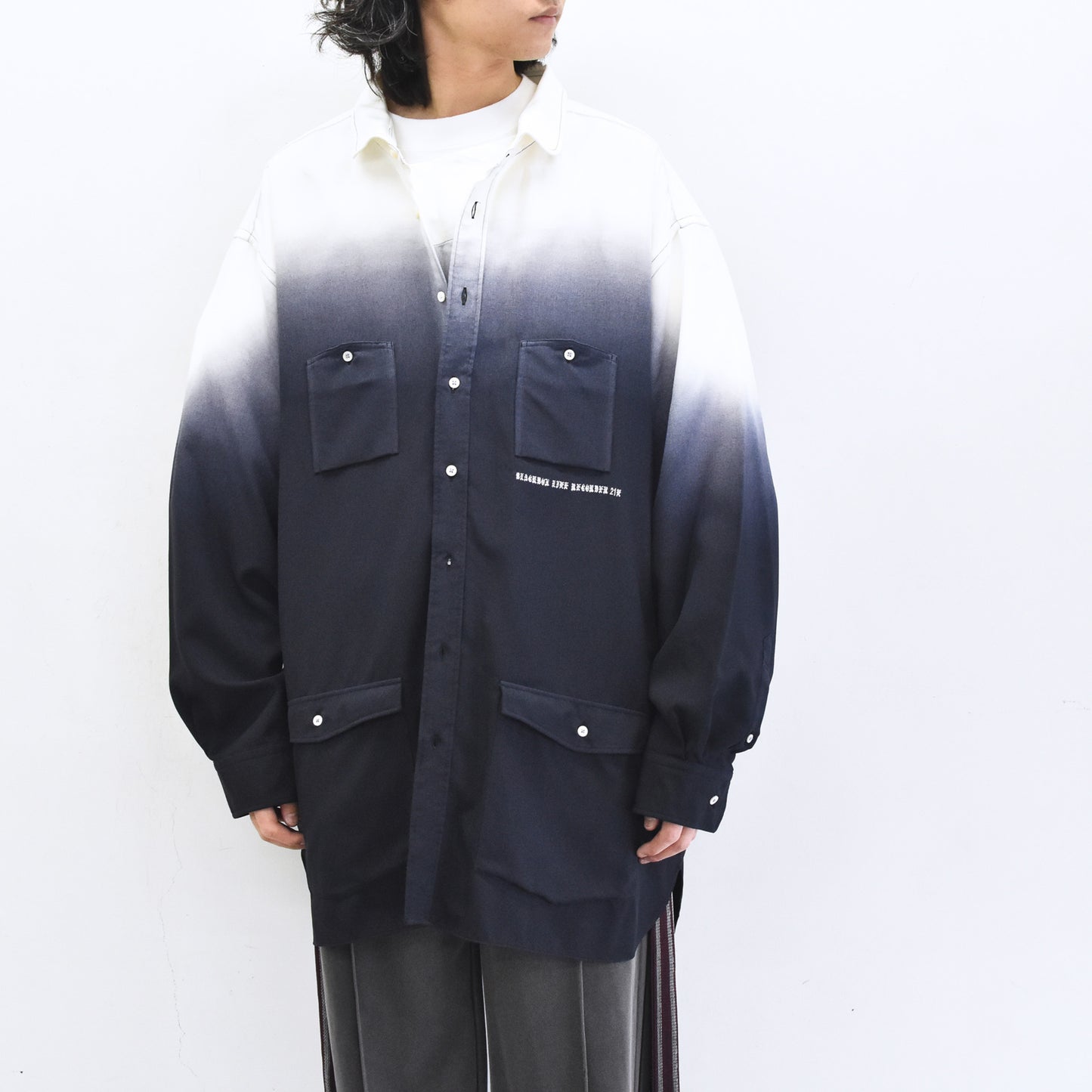 BODYSONG. / BEAUTIFUL GRADIENT DEFORMATION SHIRT - WHITE