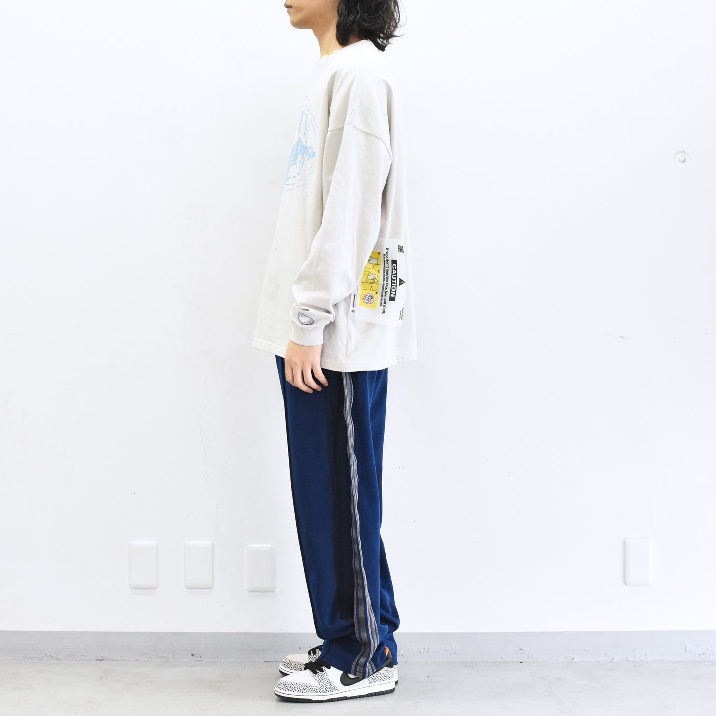 BODYSONG. / PIGMENT-DYED DISTRESSED TRACK TROUSERS - BLUE
