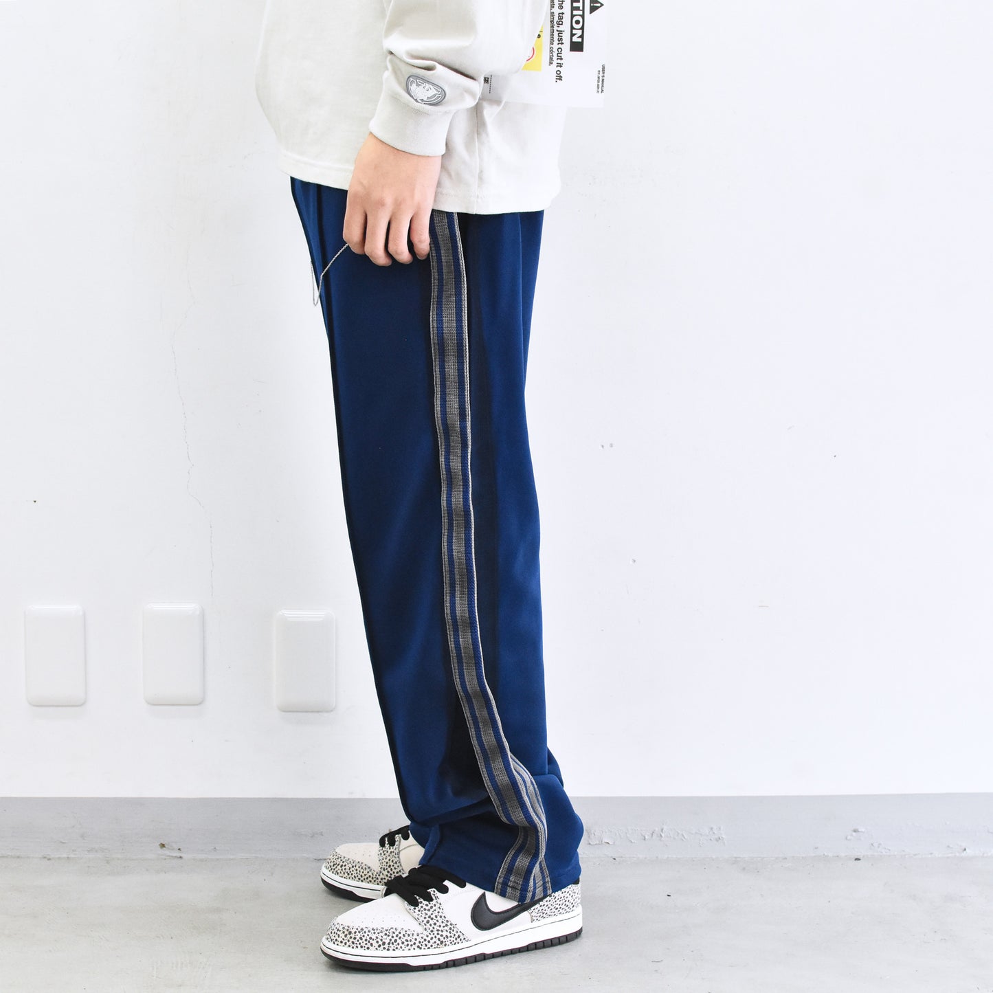 BODYSONG. / PIGMENT-DYED DISTRESSED TRACK TROUSERS - BLUE