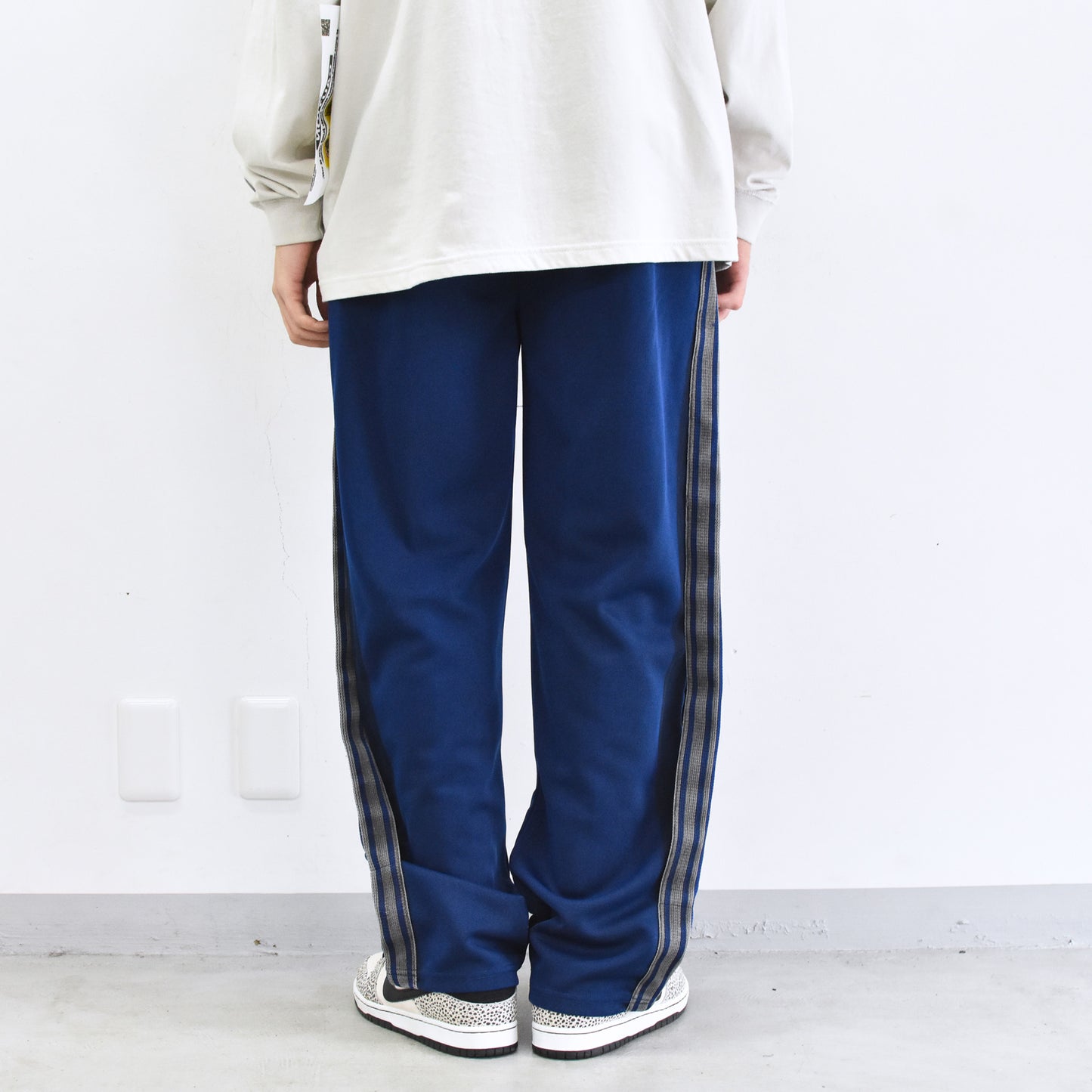 BODYSONG. / PIGMENT-DYED DISTRESSED TRACK TROUSERS - BLUE