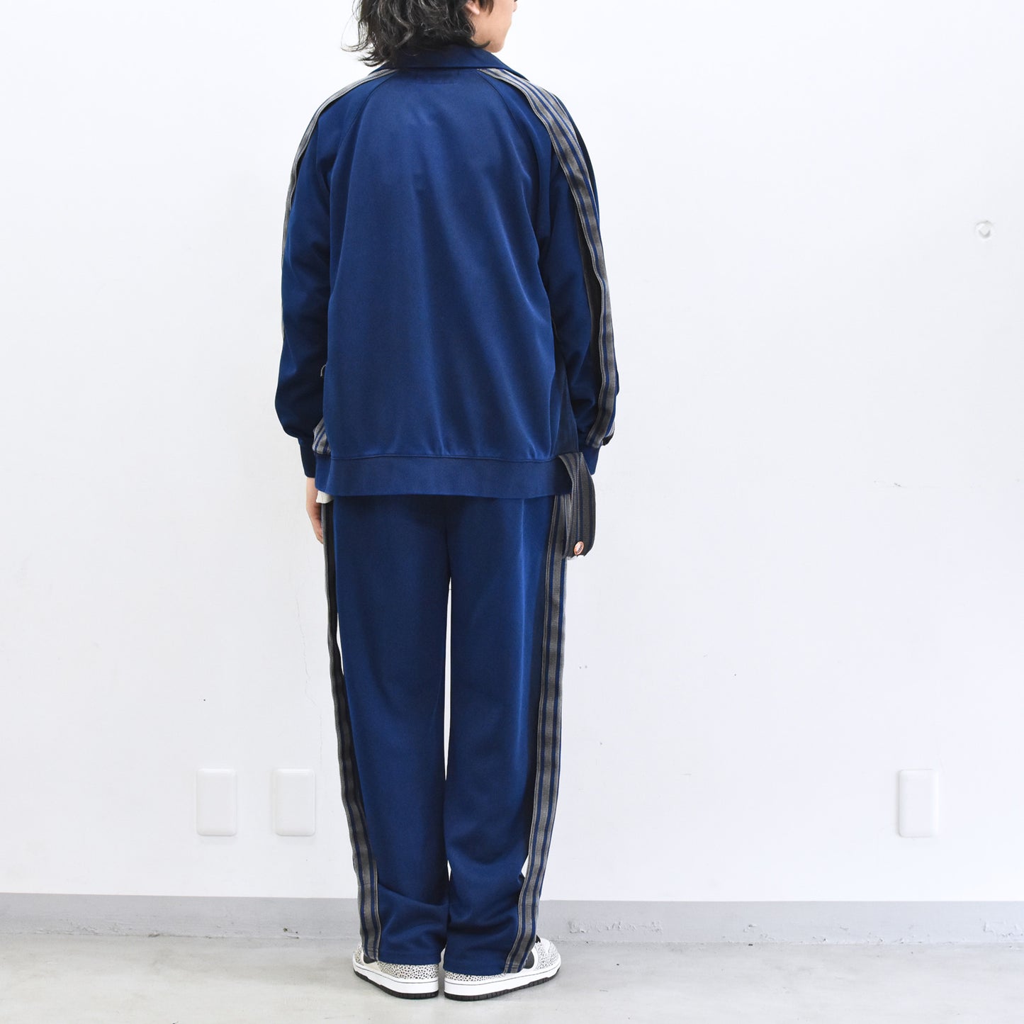 BODYSONG. / PIGMENT-DYED DISTRESSED TRACK JACKET - BLUE