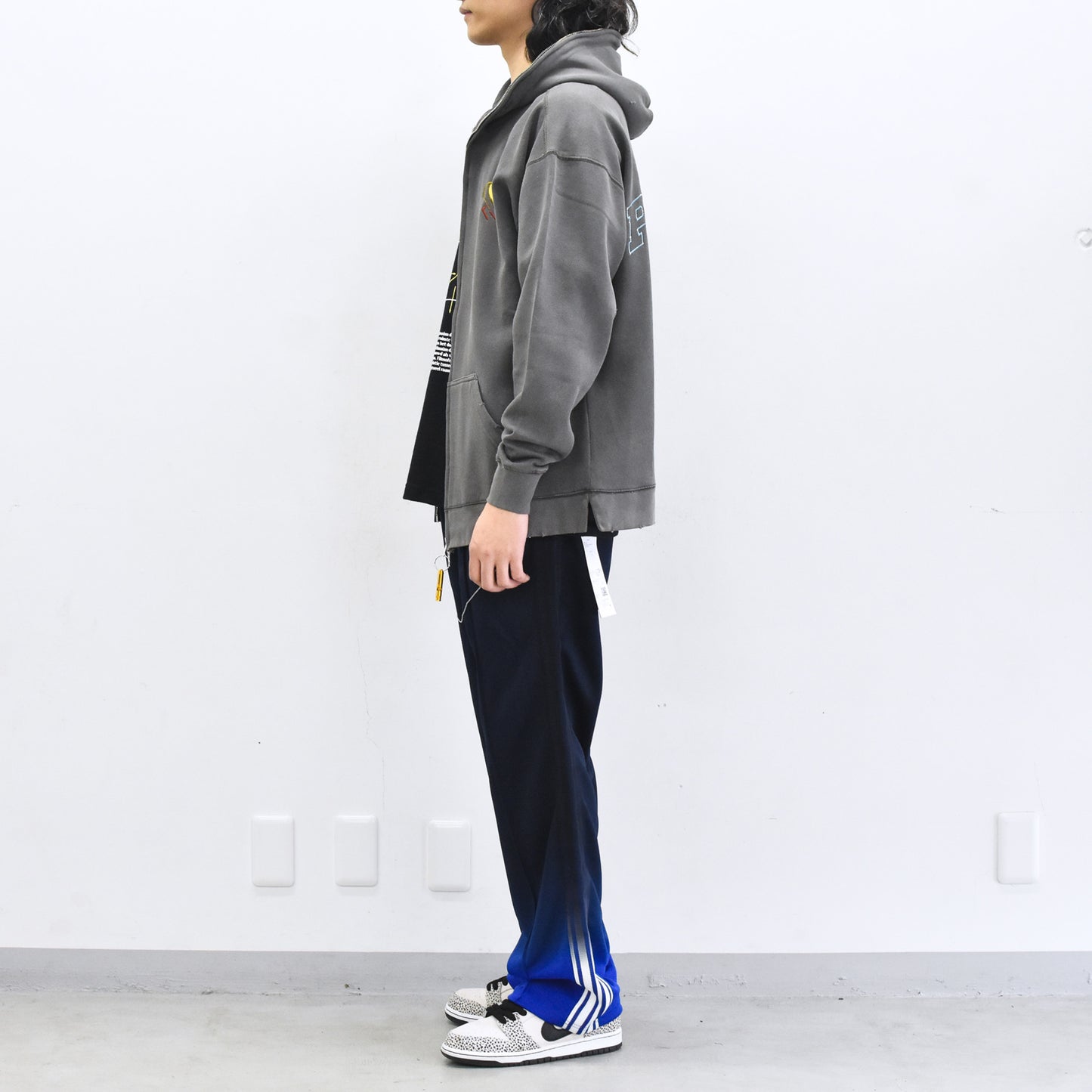 BODYSONG. / GLITCH EMBROIDERY DISTRESSED HOODIE/DRUKQS - BLACK