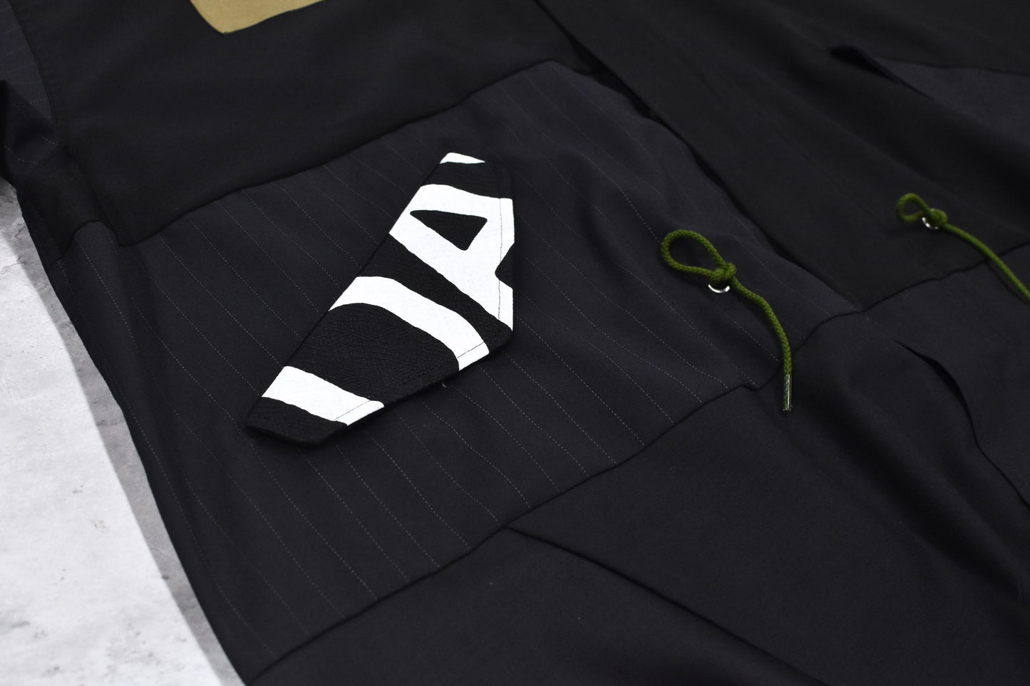 BODYSONG. / PATCHWORK MIL COAT MADE BY DISASSEMBLING AND RECONSTRUCTING A BUSINESS SUIT