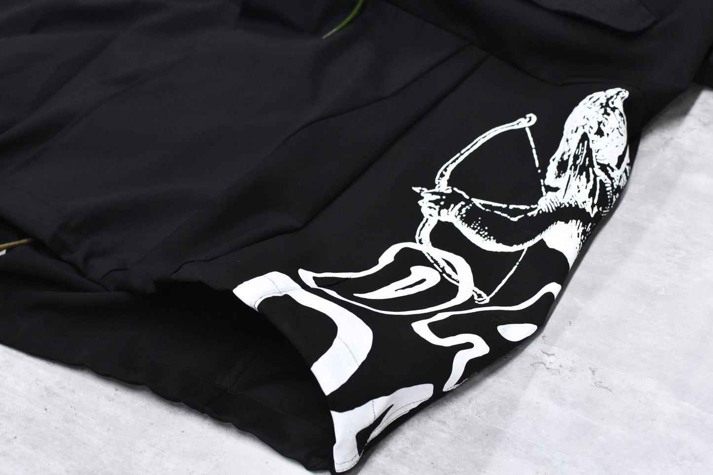 BODYSONG. / PATCHWORK MIL COAT MADE BY DISASSEMBLING AND RECONSTRUCTING A BUSINESS SUIT