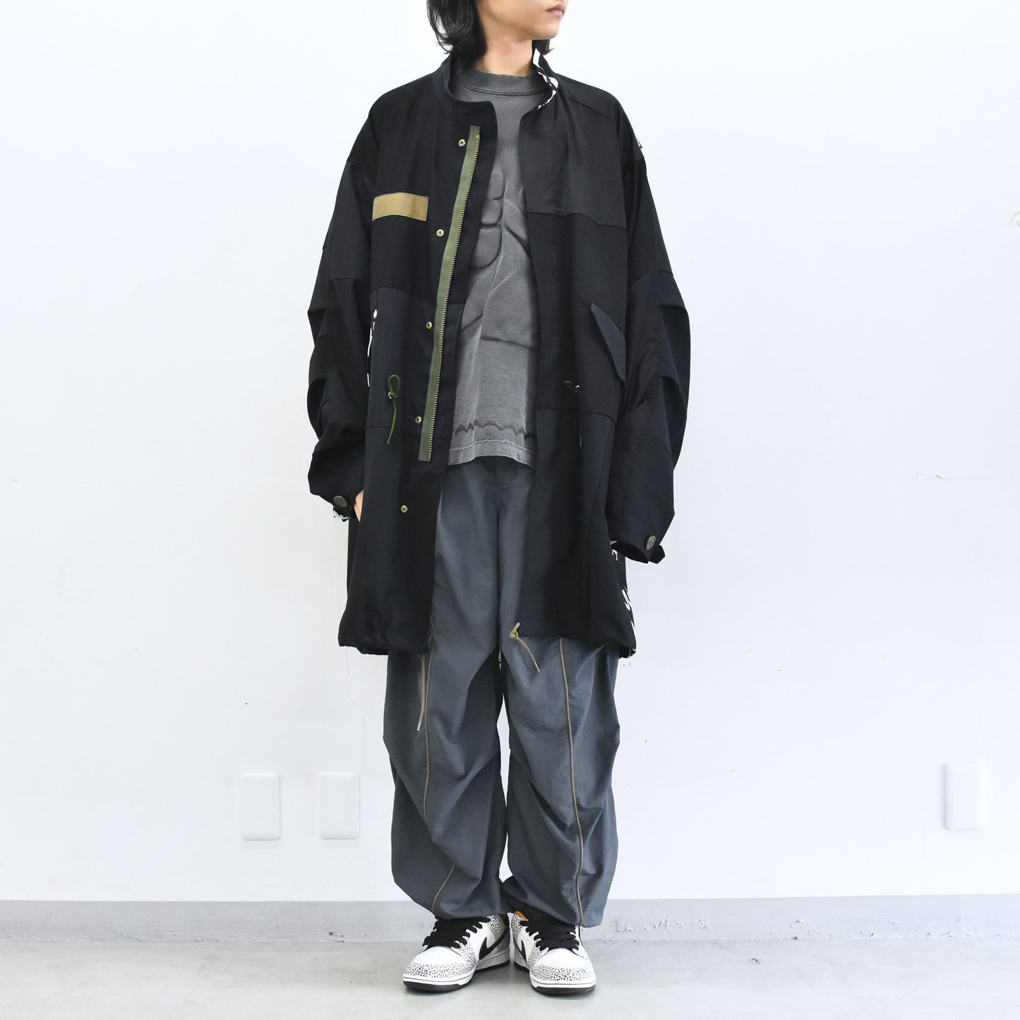 BODYSONG. / PATCHWORK MIL COAT MADE BY DISASSEMBLING AND RECONSTRUCTING A BUSINESS SUIT
