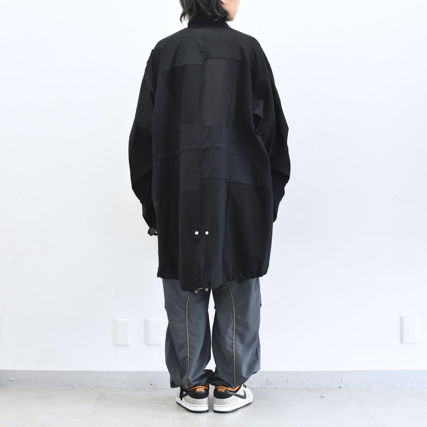 BODYSONG. / PATCHWORK MIL COAT MADE BY DISASSEMBLING AND RECONSTRUCTING A BUSINESS SUIT