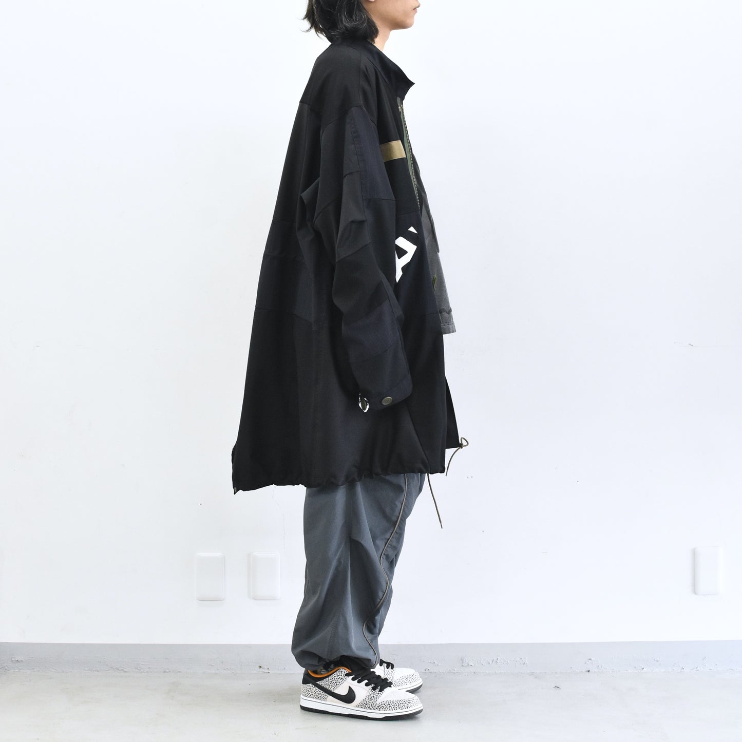 BODYSONG. / PATCHWORK MIL COAT MADE BY DISASSEMBLING AND RECONSTRUCTING A BUSINESS SUIT