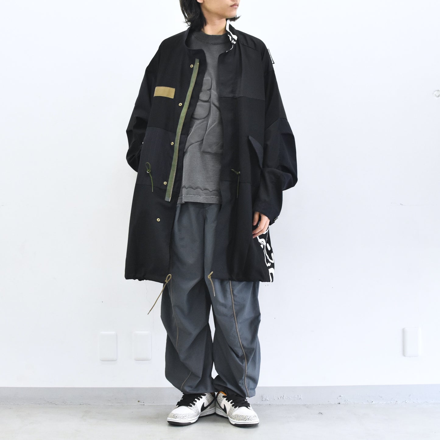 BODYSONG. / PATCHWORK MIL COAT MADE BY DISASSEMBLING AND RECONSTRUCTING A BUSINESS SUIT