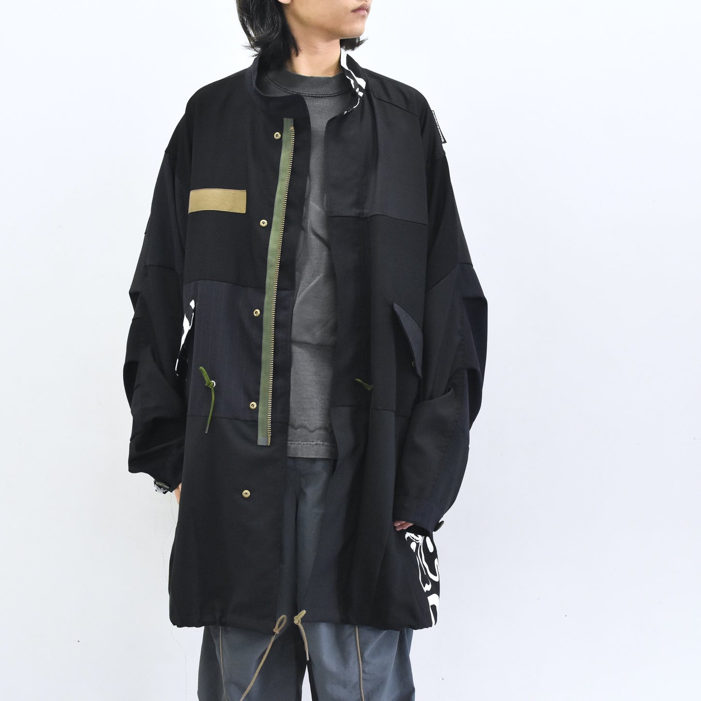 BODYSONG. / PATCHWORK MIL COAT MADE BY DISASSEMBLING AND RECONSTRUCTING A BUSINESS SUIT