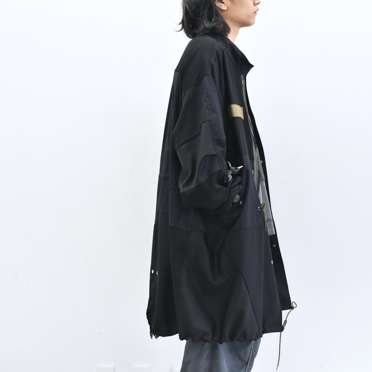 BODYSONG. / PATCHWORK MIL COAT MADE BY DISASSEMBLING AND RECONSTRUCTING A BUSINESS SUIT