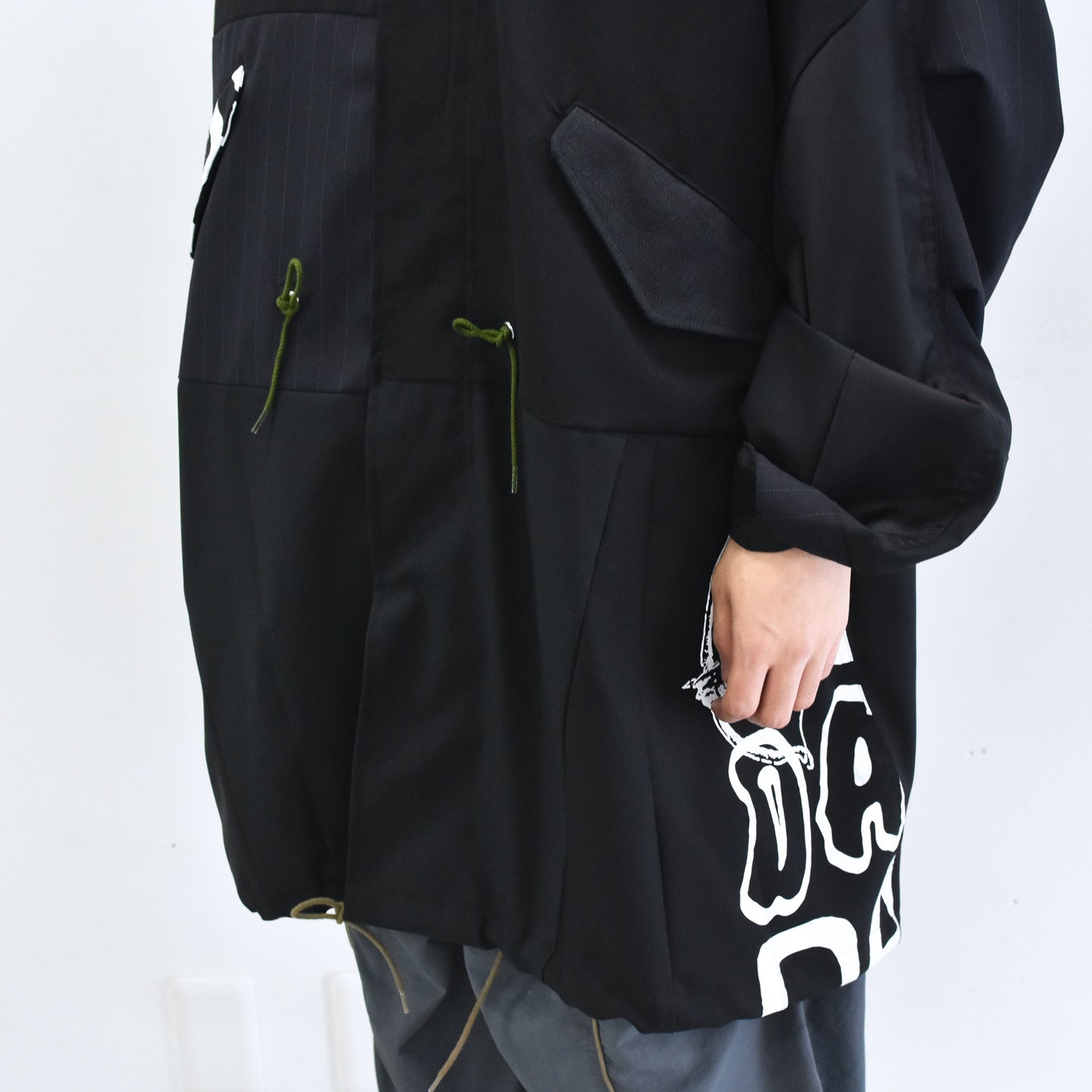 BODYSONG. / PATCHWORK MIL COAT MADE BY DISASSEMBLING AND RECONSTRUCTING A BUSINESS SUIT