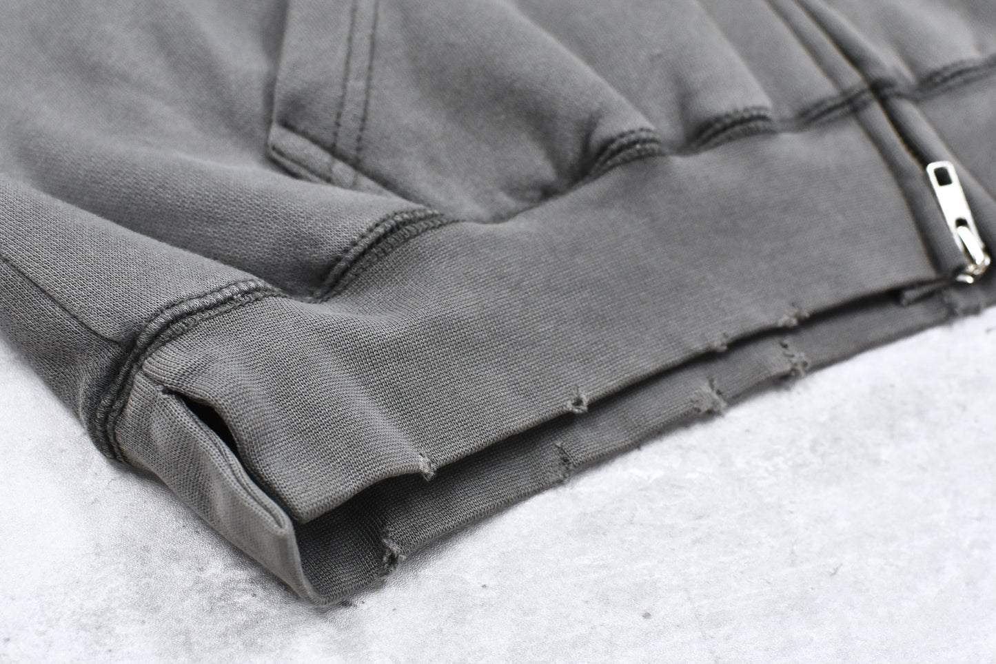 BODYSONG. / GLITCH EMBROIDERY DISTRESSED HOODIE/BTC - BLACK