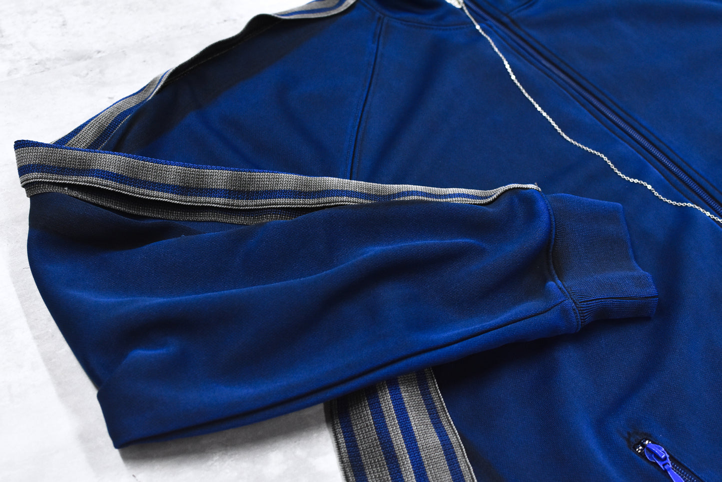 BODYSONG. / PIGMENT-DYED DISTRESSED TRACK JACKET - BLUE