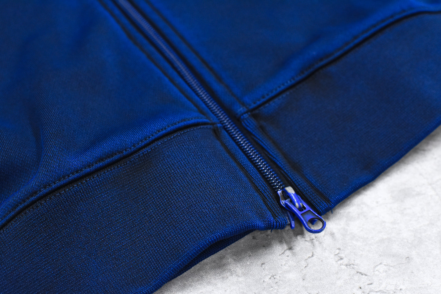 BODYSONG. / PIGMENT-DYED DISTRESSED TRACK JACKET - BLUE