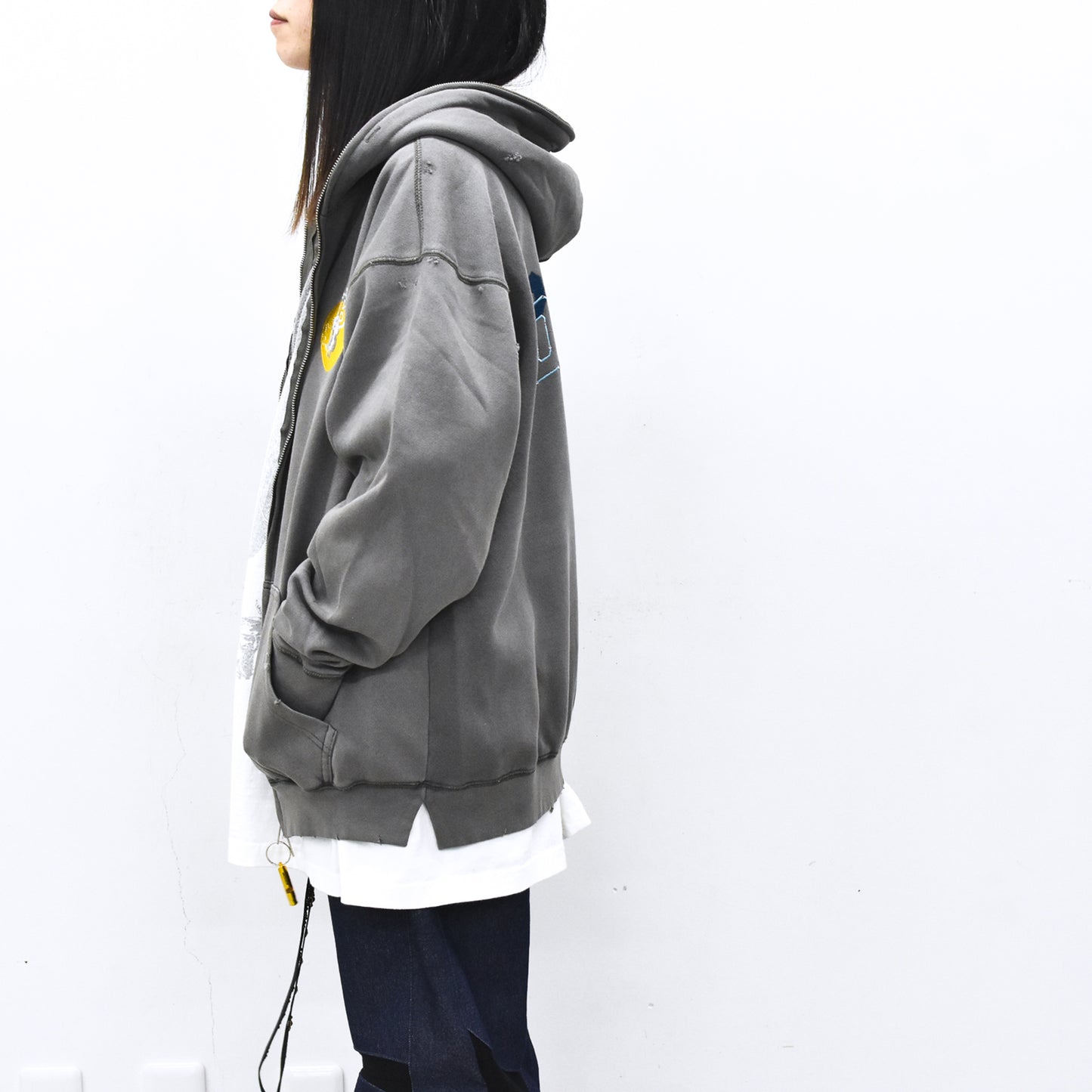 BODYSONG. / GLITCH EMBROIDERY DISTRESSED HOODIE/BTC - BLACK