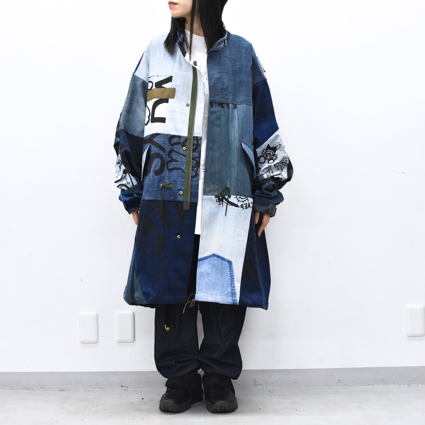 BODYSONG. / PATCHWORK MIL COAT MADE FROM RECONSTRUCTED VINTAGE DENIM