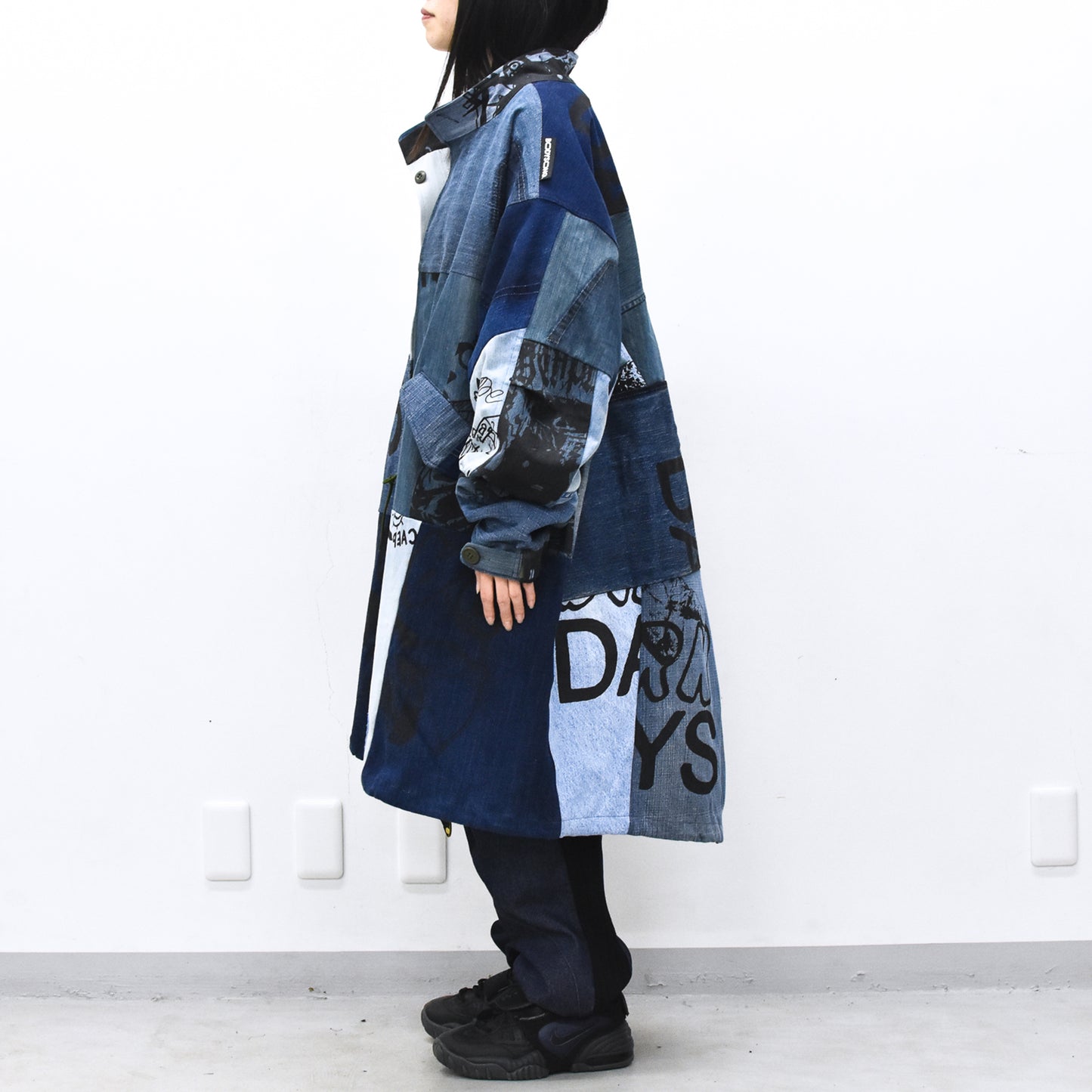 BODYSONG. / PATCHWORK MIL COAT MADE FROM RECONSTRUCTED VINTAGE DENIM
