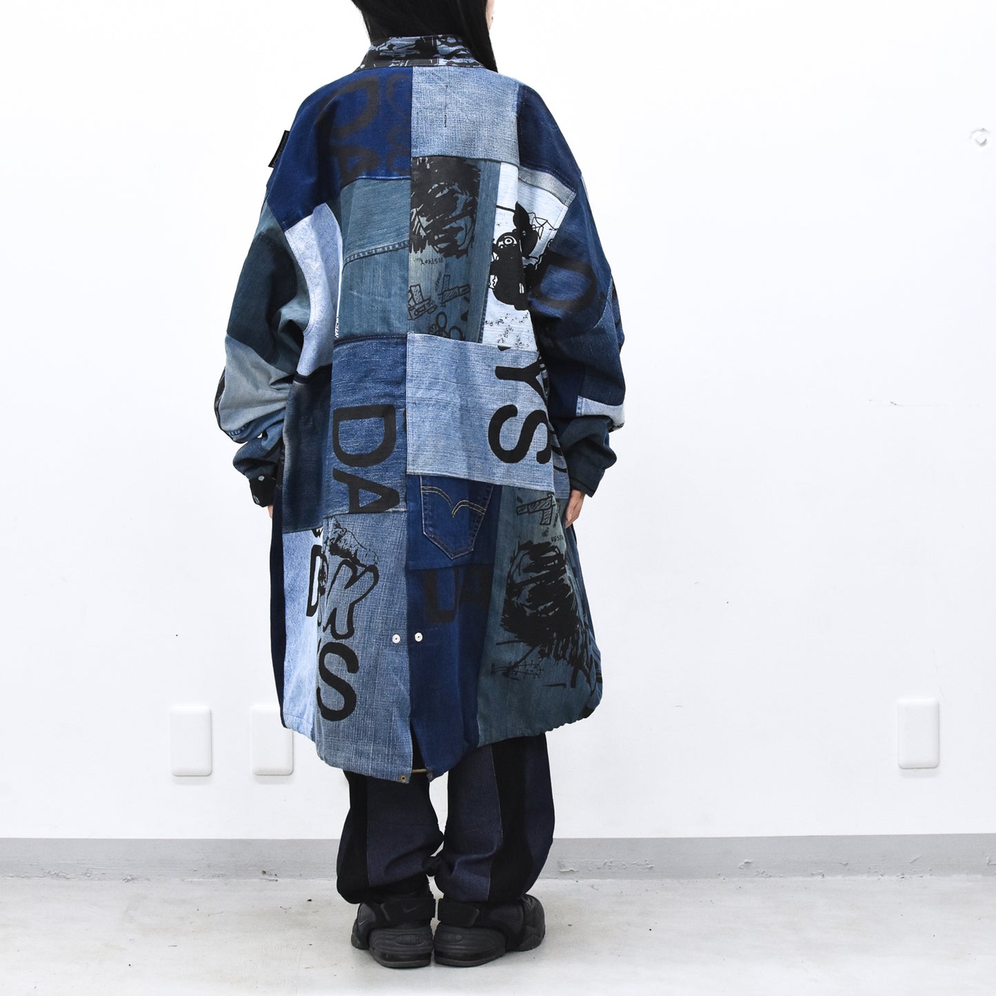 BODYSONG. / PATCHWORK MIL COAT MADE FROM RECONSTRUCTED VINTAGE DENIM