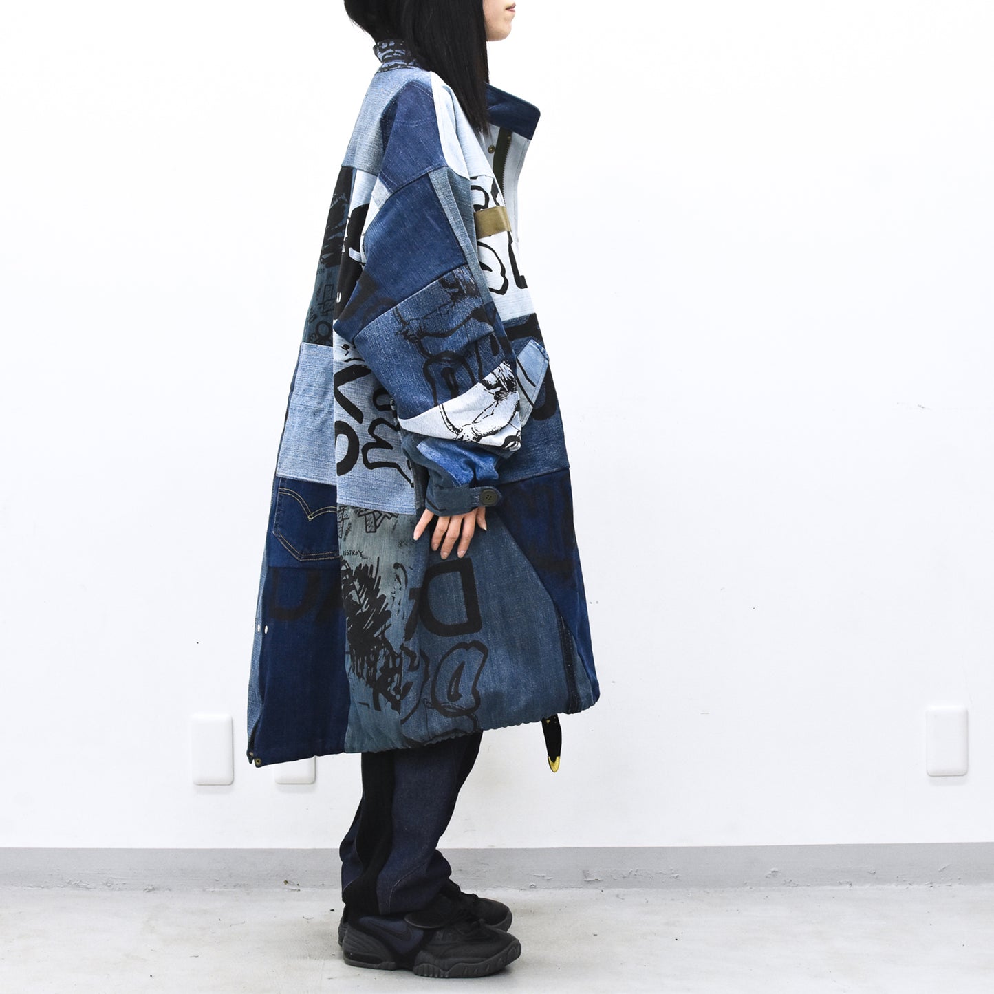 BODYSONG. / PATCHWORK MIL COAT MADE FROM RECONSTRUCTED VINTAGE DENIM