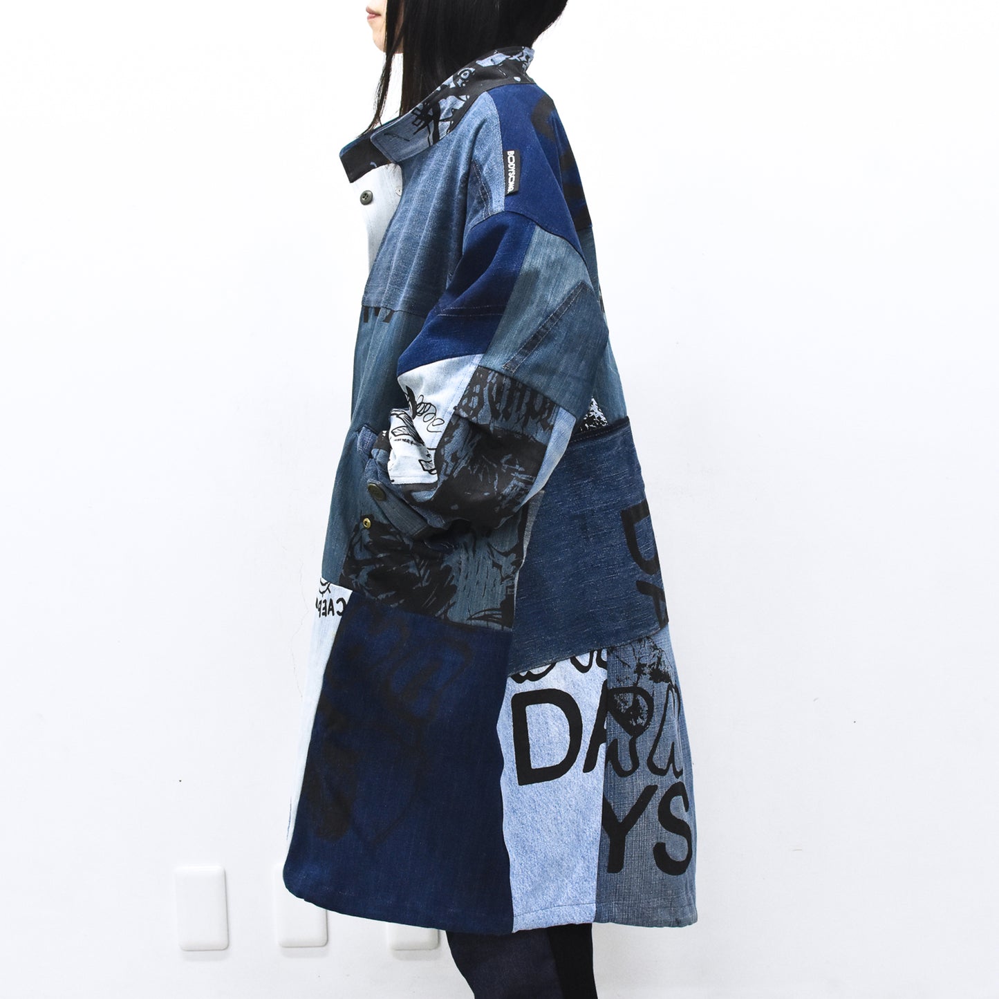 BODYSONG. / PATCHWORK MIL COAT MADE FROM RECONSTRUCTED VINTAGE DENIM