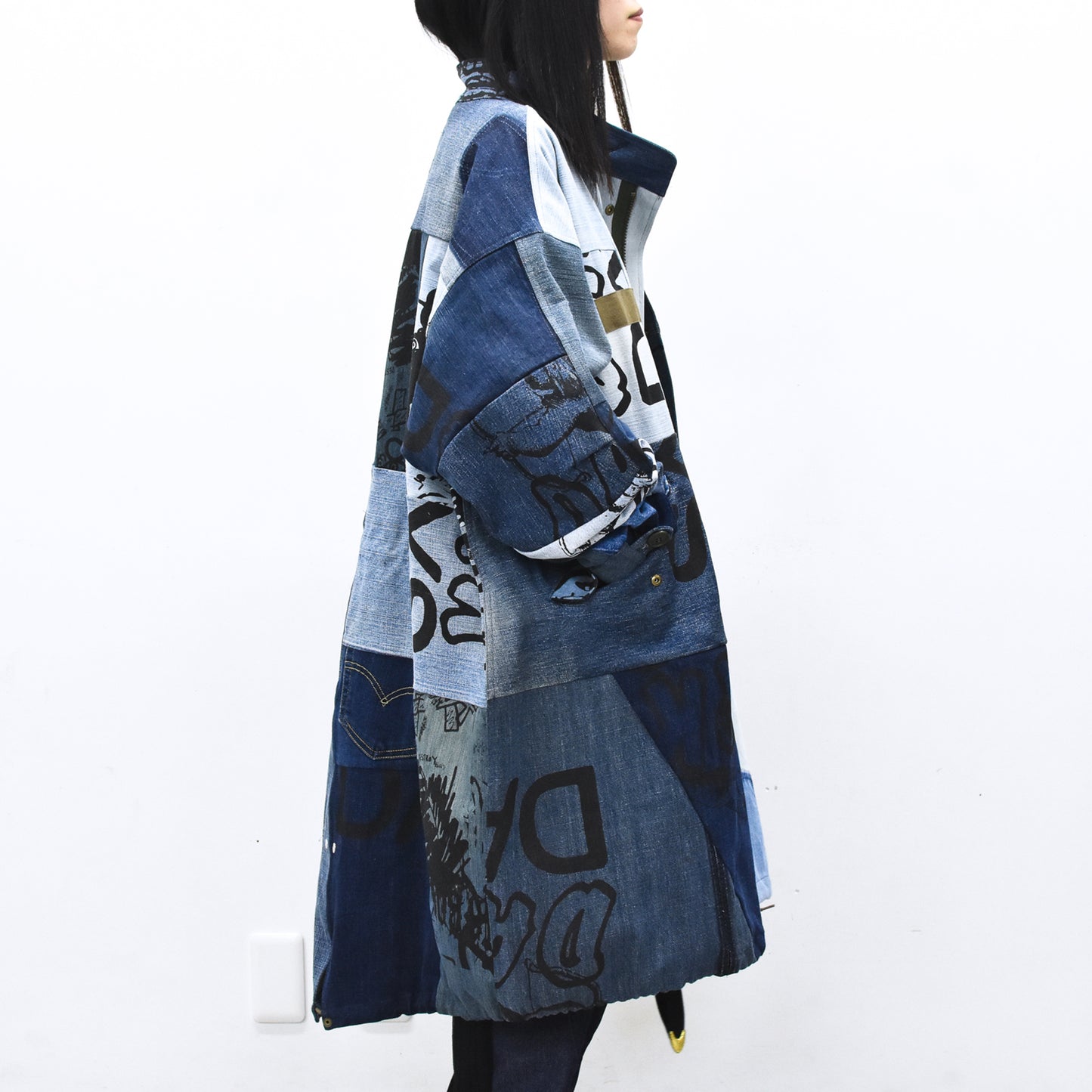 BODYSONG. / PATCHWORK MIL COAT MADE FROM RECONSTRUCTED VINTAGE DENIM