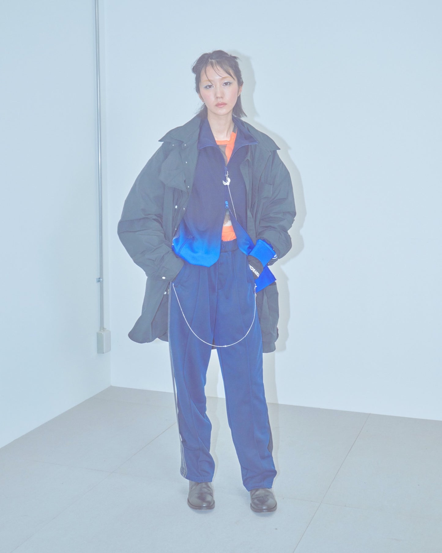 BODYSONG. / PIGMENT-DYED DISTRESSED TRACK TROUSERS - BLUE