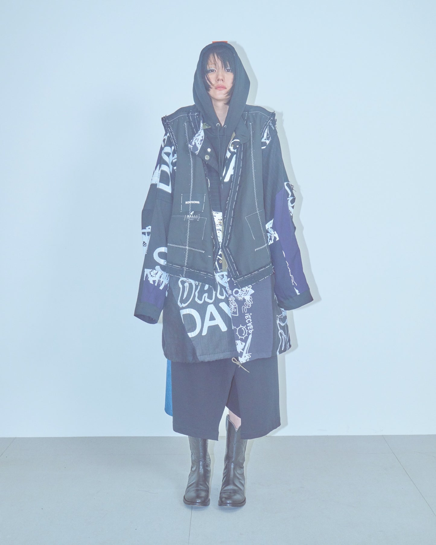 BODYSONG. / PATCHWORK MIL COAT MADE BY DISASSEMBLING AND RECONSTRUCTING A BUSINESS SUIT