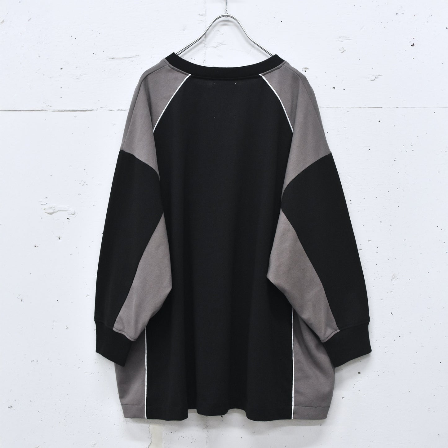 STOF / Not Uniform Pulover - BLACK