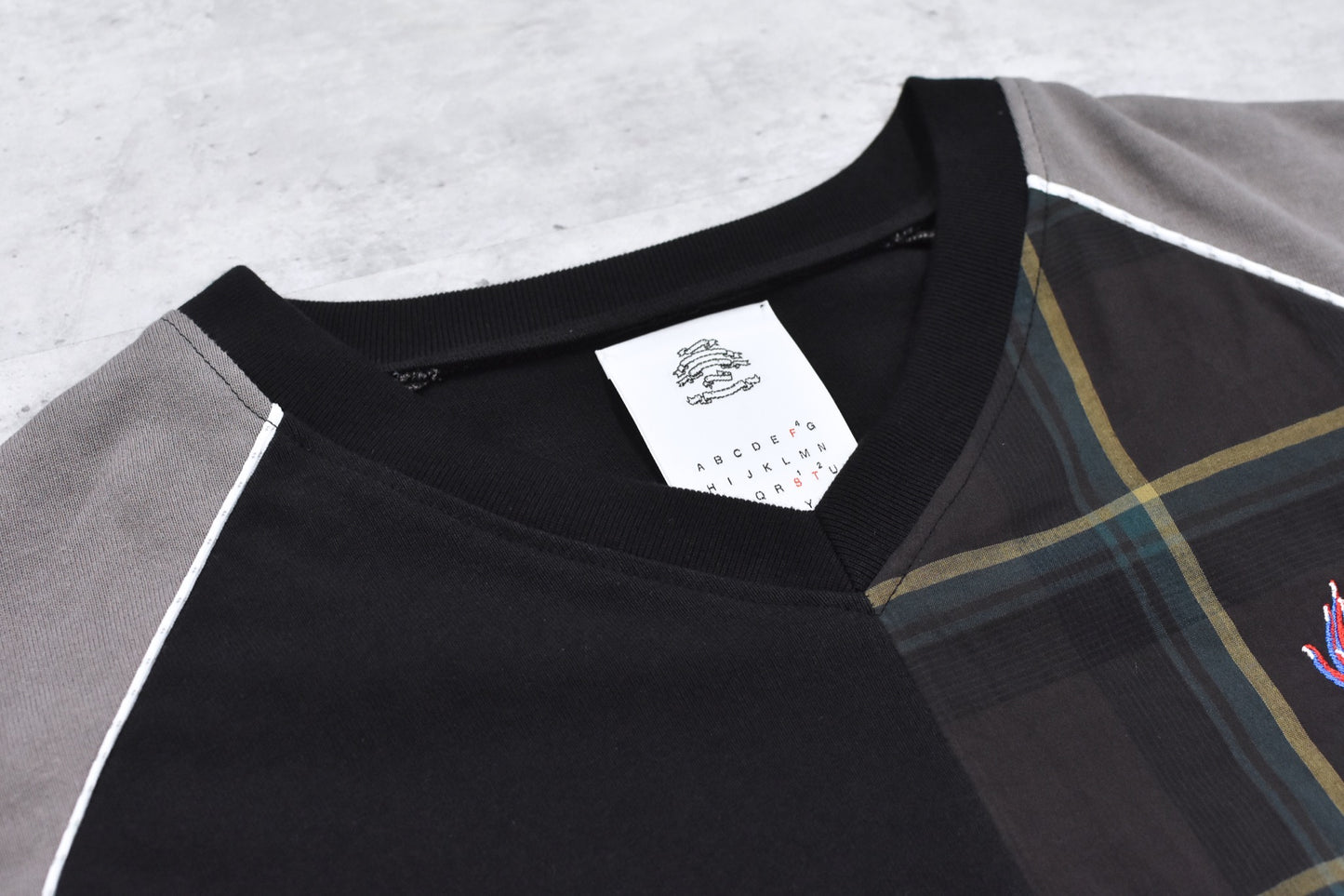 STOF / Not Uniform Pulover - BLACK