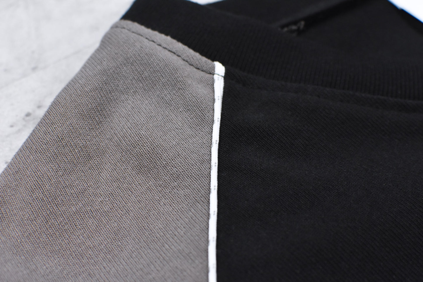 STOF / Not Uniform Pulover - BLACK