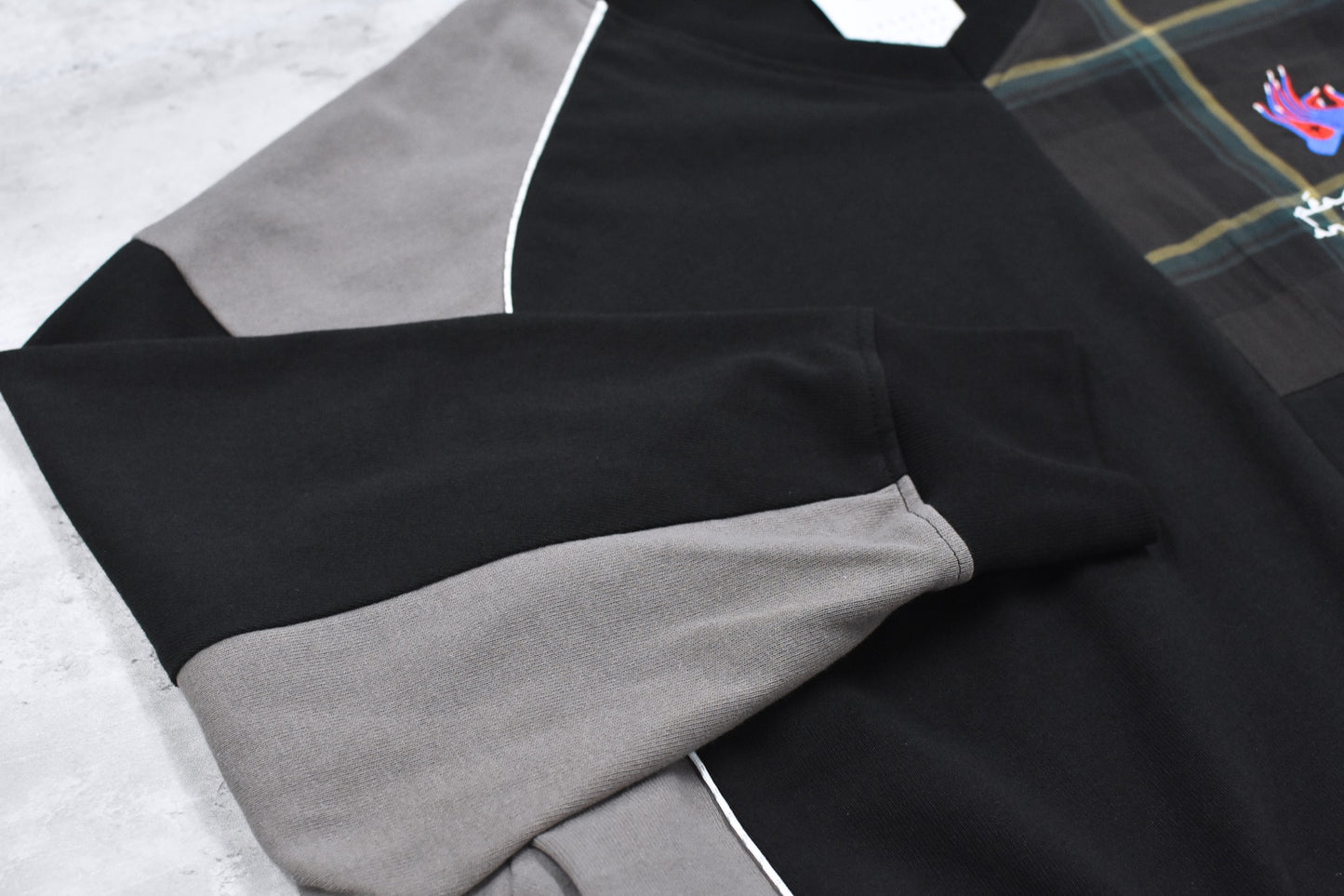 STOF / Not Uniform Pulover - BLACK