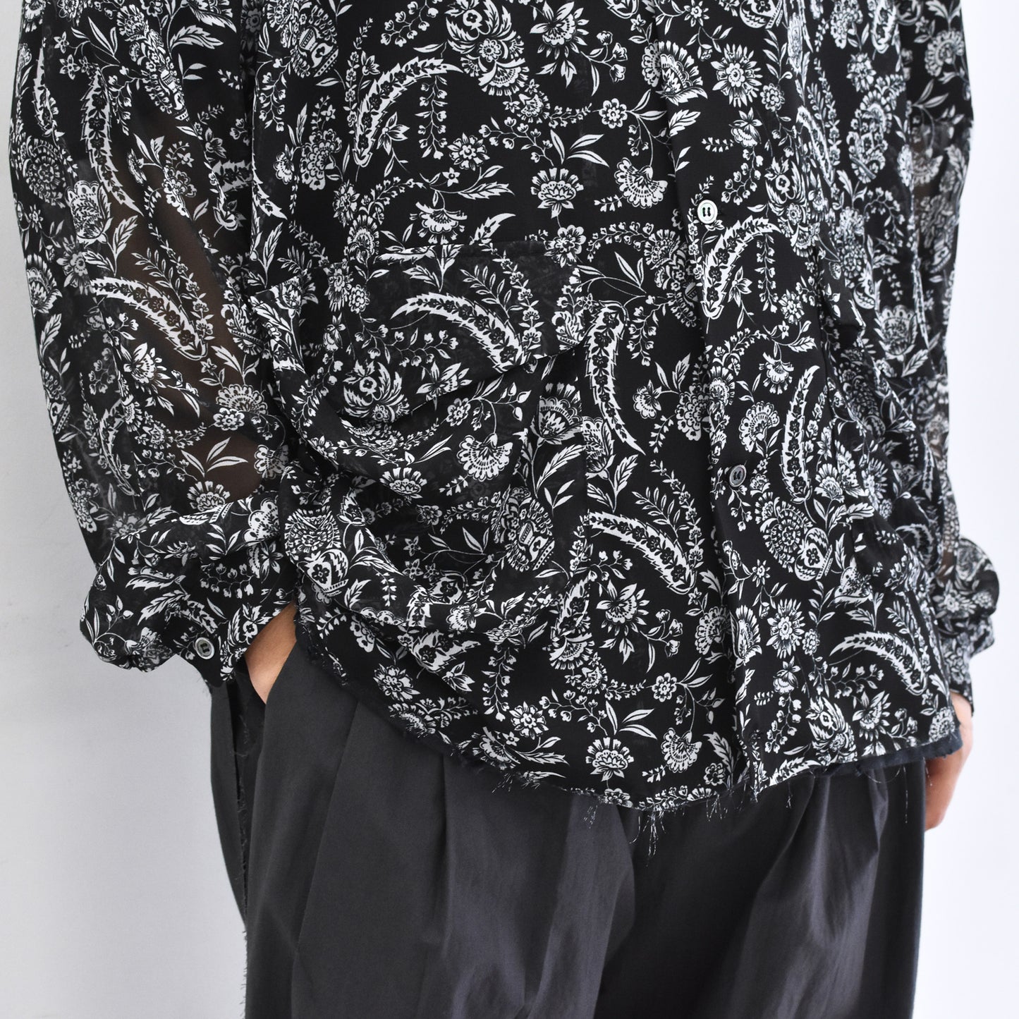 THE JEAN PIERRE / Sheer Paisely Shirt - BLACK