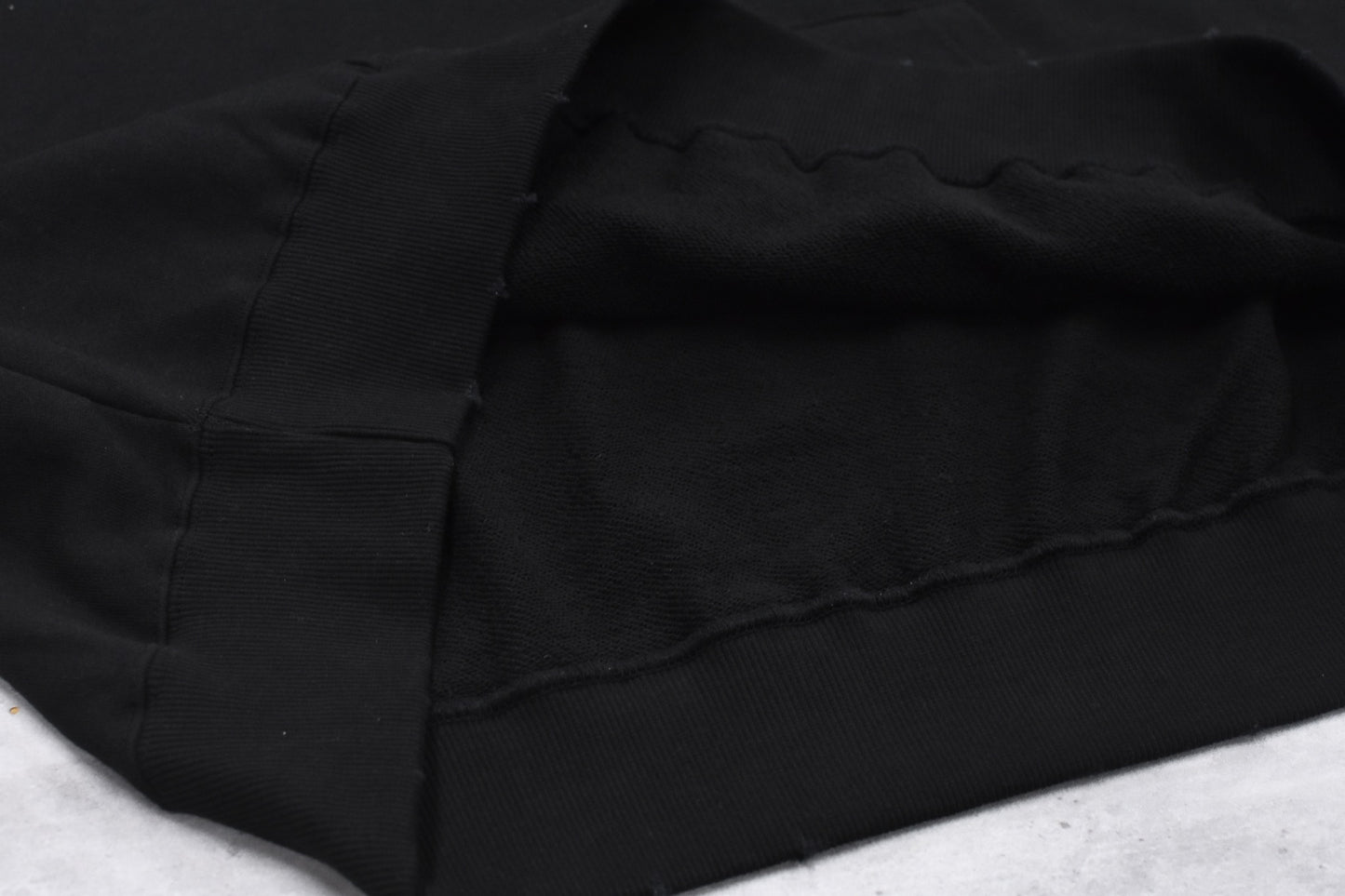 BODYSONG. / HOODIE - PHOTOCHROMIC - OHIANA - BLACK
