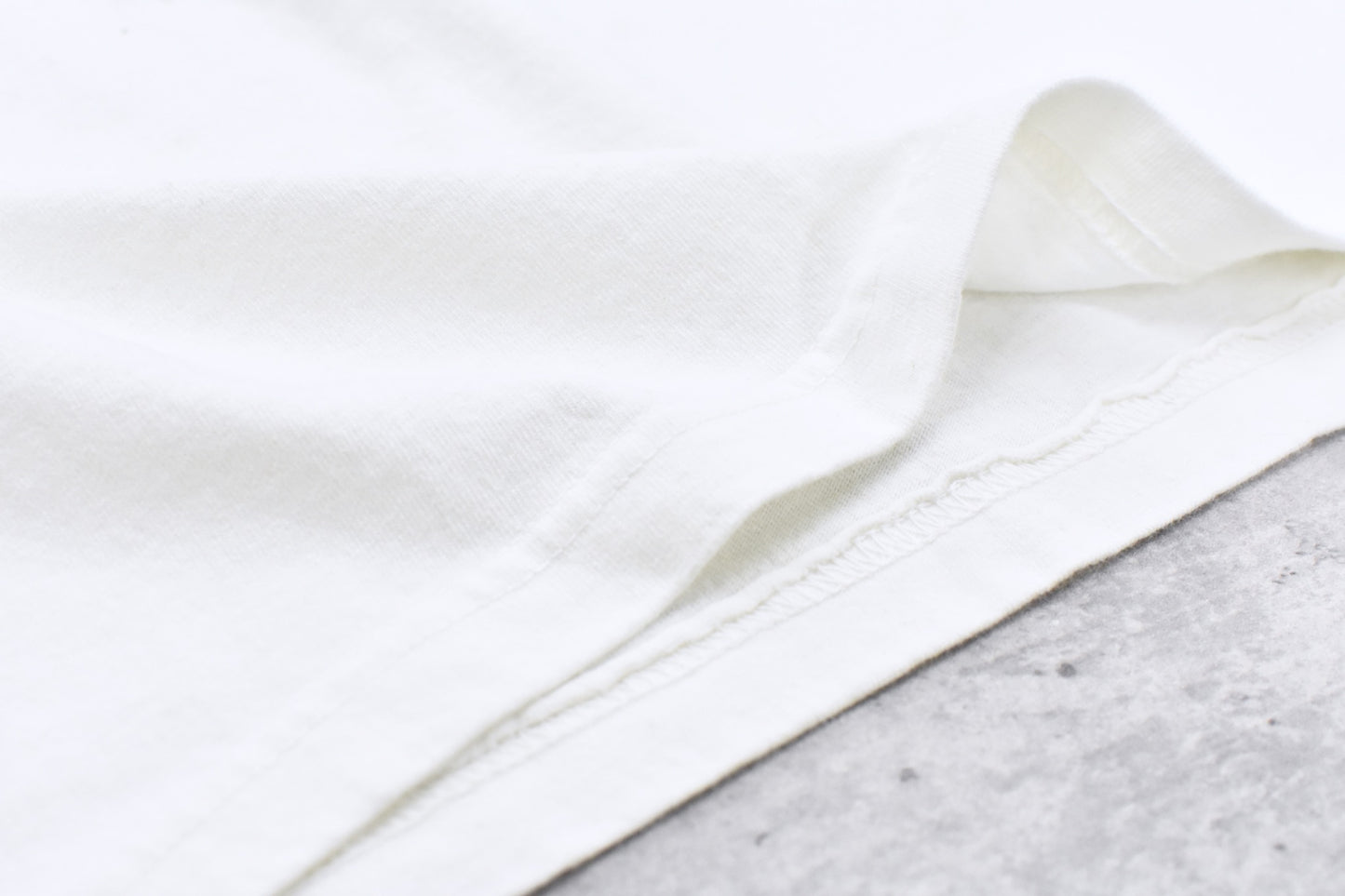BODYSONG. / TEE/PHOTOCHROMIC/OHIANA - WHITE