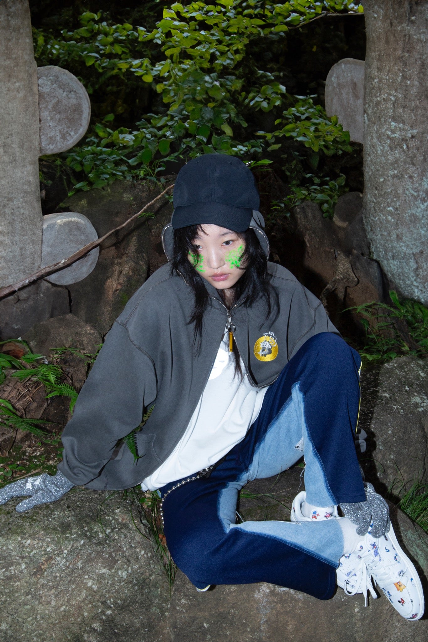 BODYSONG. / GLITCH EMBROIDERY DISTRESSED HOODIE/BTC - BLACK
