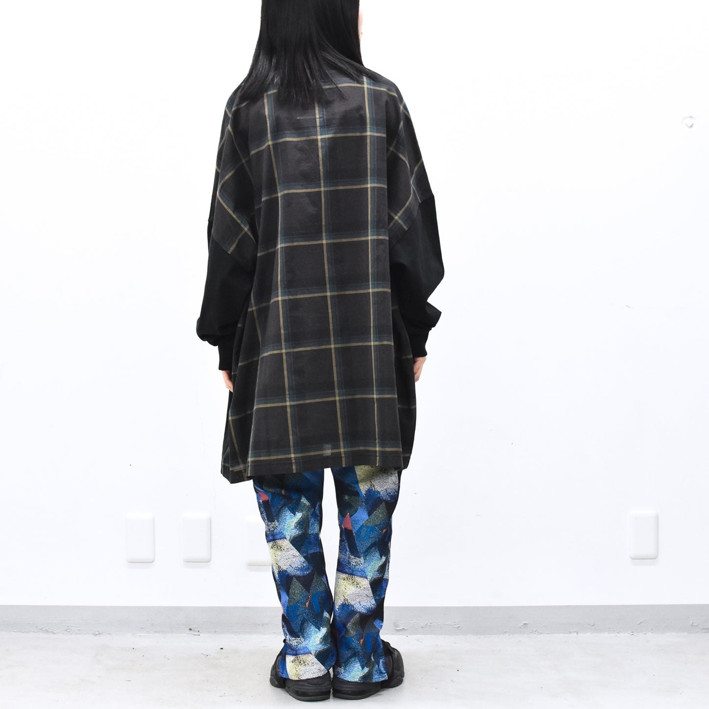 STOF / Edition Embroi L/S Tee - BLACK