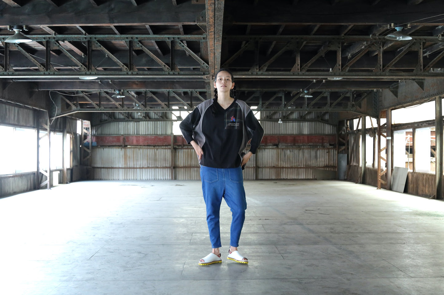 STOF / Not Uniform Pulover - BLACK