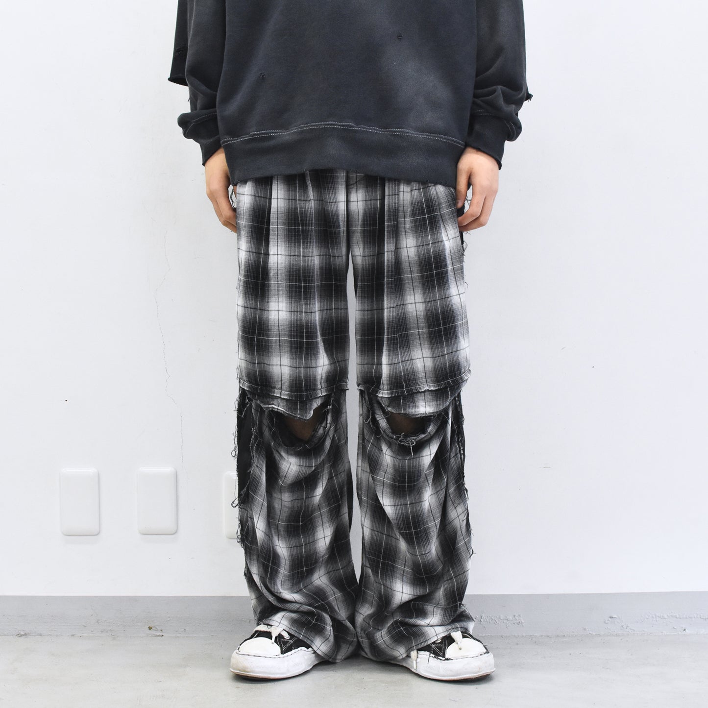 THE JEAN PIERRE / 3Tuck Easy Plaid Trouser - BLACK