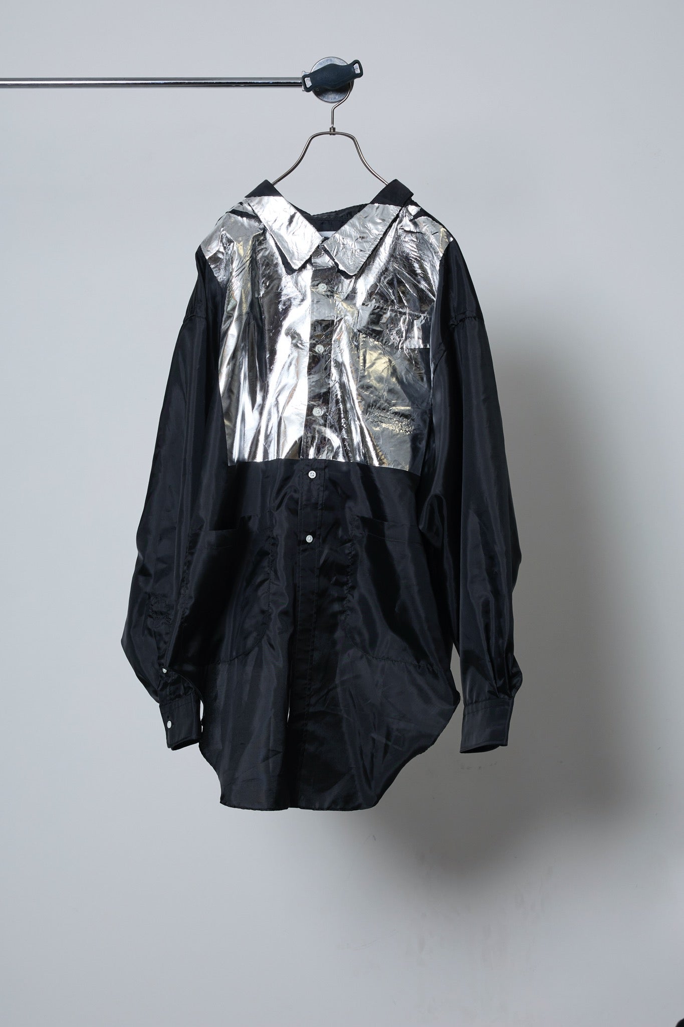 BODYSONG. / 先行予約 FOIL ROUND HEM SH - BLACK